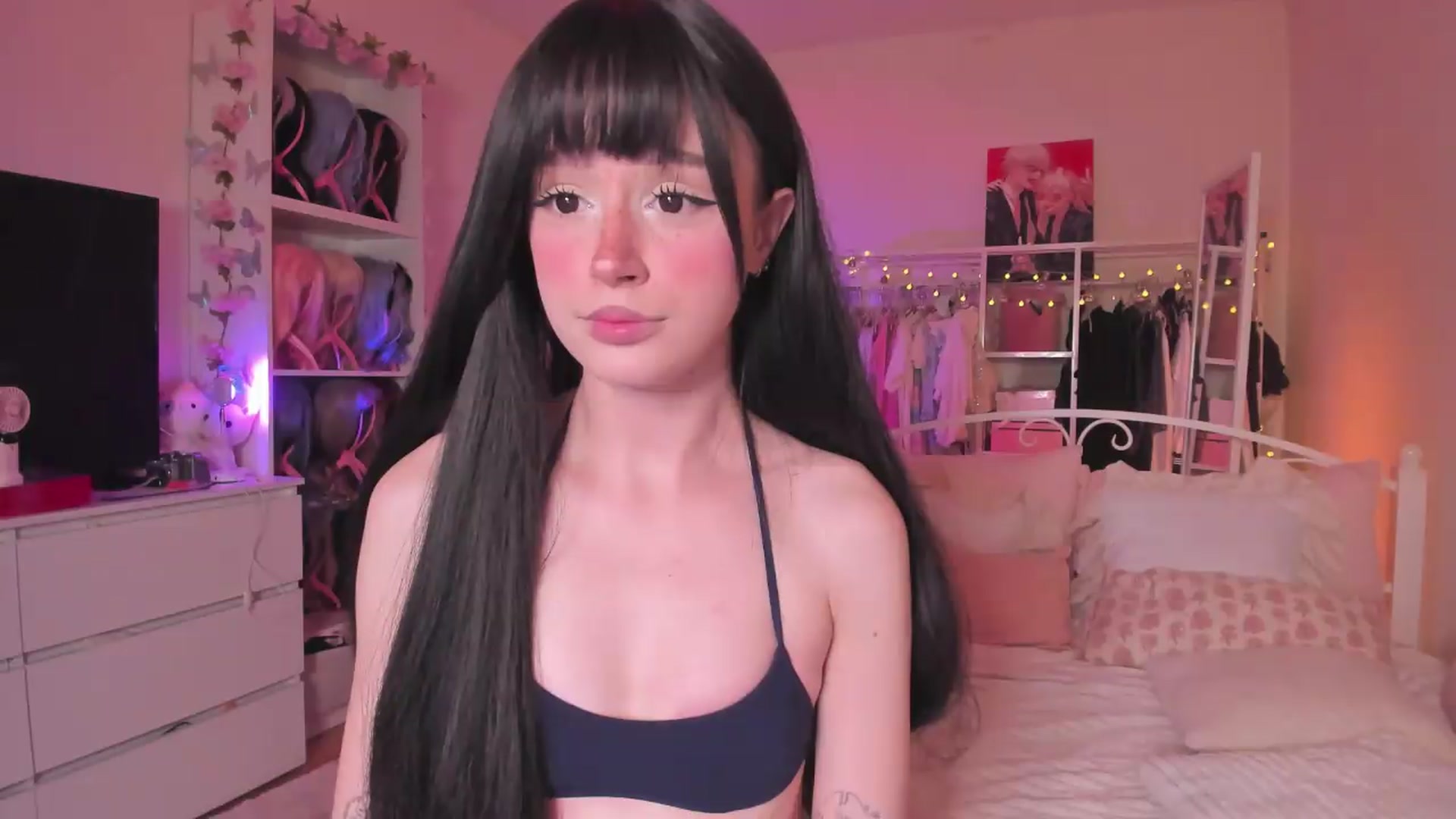 Gallery image thumbnail from AliceXsweeT's myfreecams stream on, 08/05/2026, 17:42 image 4 of 20