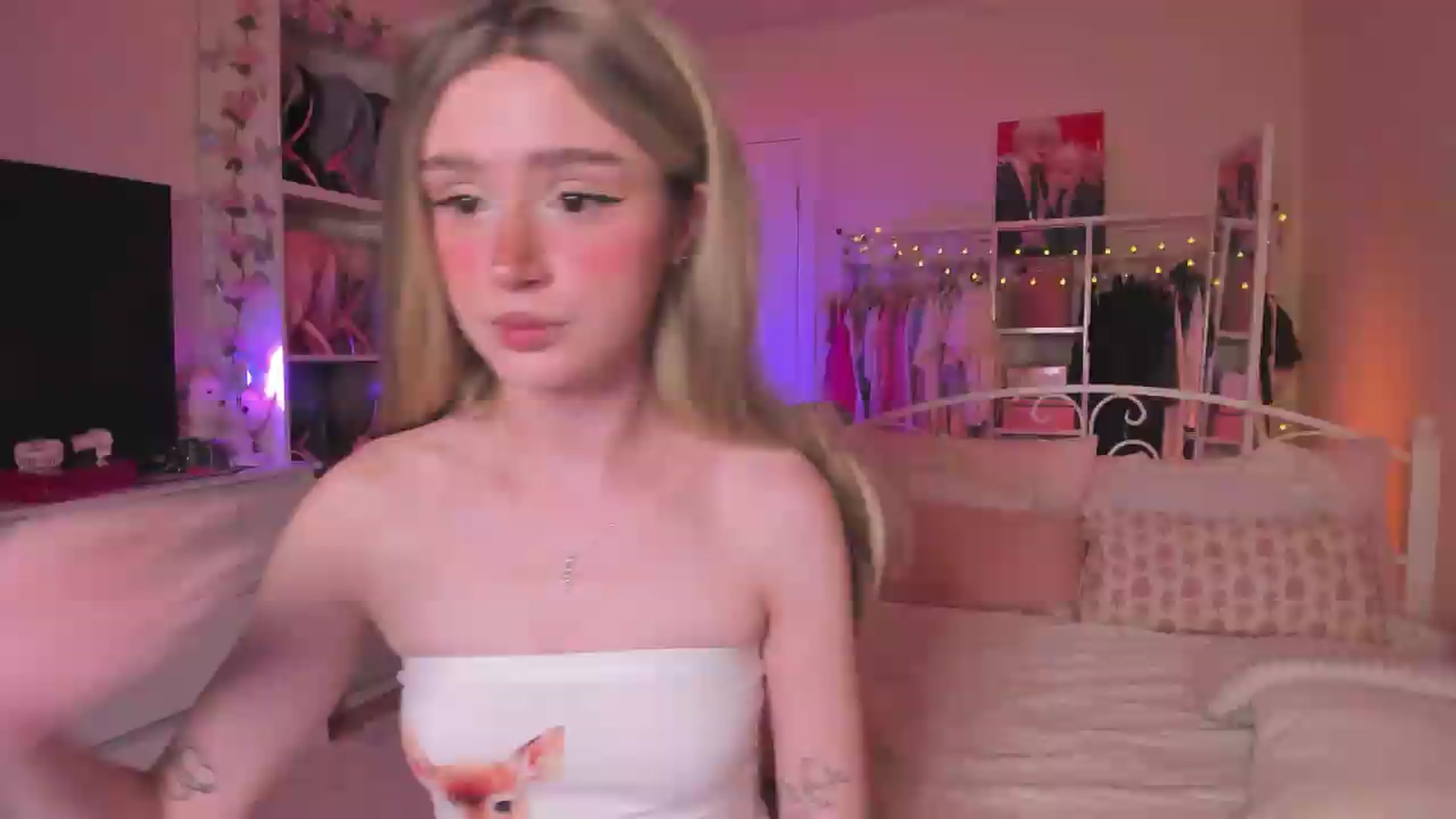 Gallery image thumbnail from AliceXsweeT's myfreecams stream on, 08/06/2026, 16:39 image 18 of 20