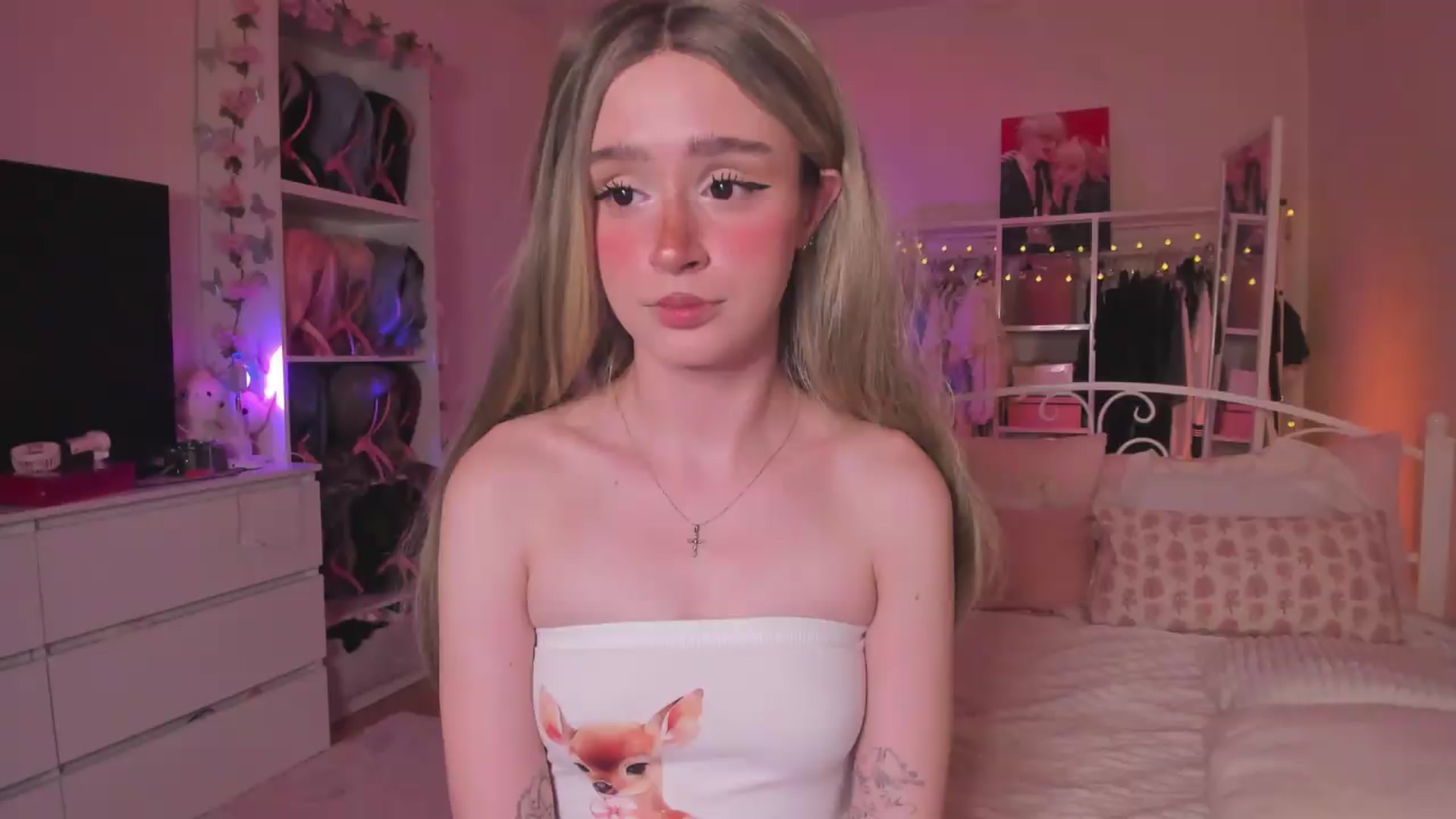 Gallery image thumbnail from AliceXsweeT's myfreecams stream on, 08/06/2026, 18:15 image 7 of 20