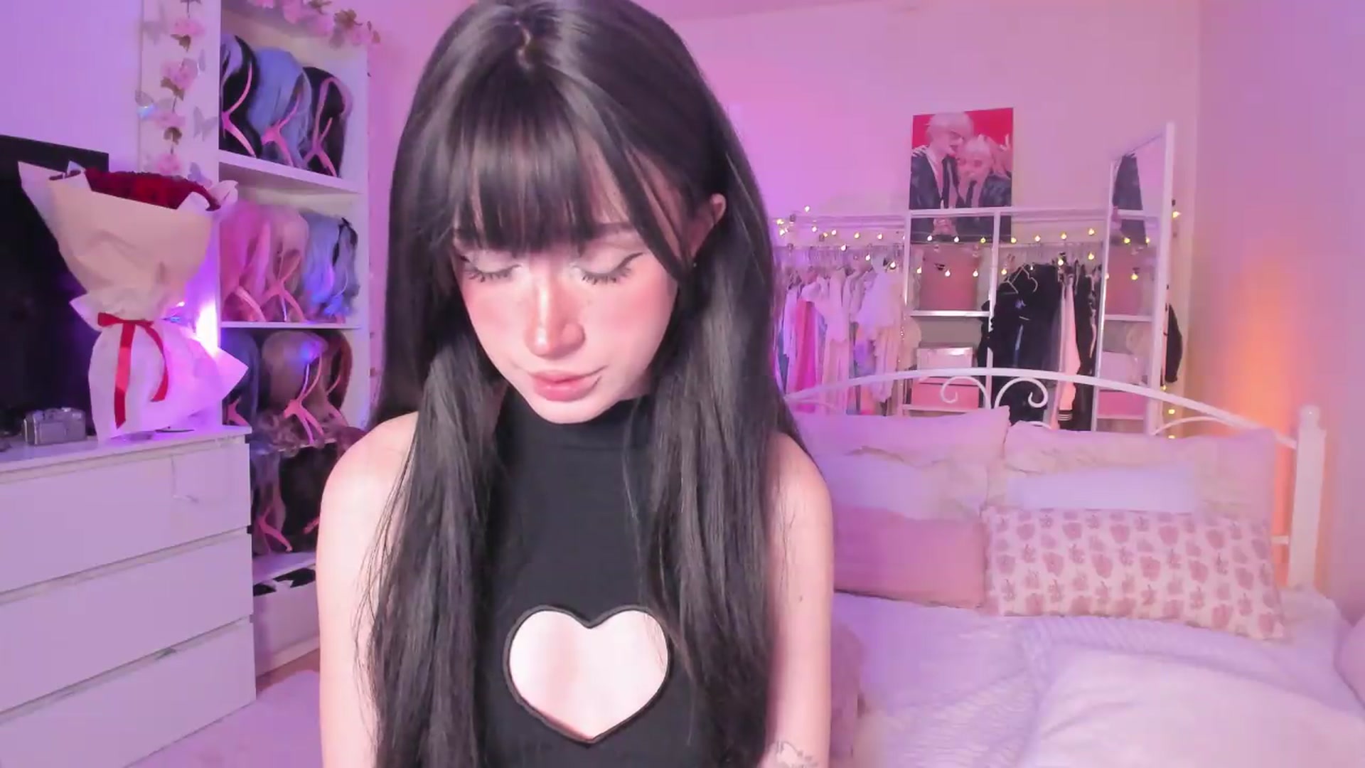 Gallery image thumbnail from AliceXsweeT's myfreecams stream on, 08/09/2026, 17:33 image 5 of 20