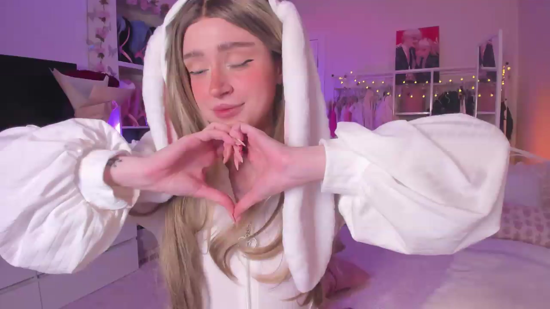 Gallery image thumbnail from AliceXsweeT's myfreecams stream on, 08/10/2026, 17:44 image 19 of 20