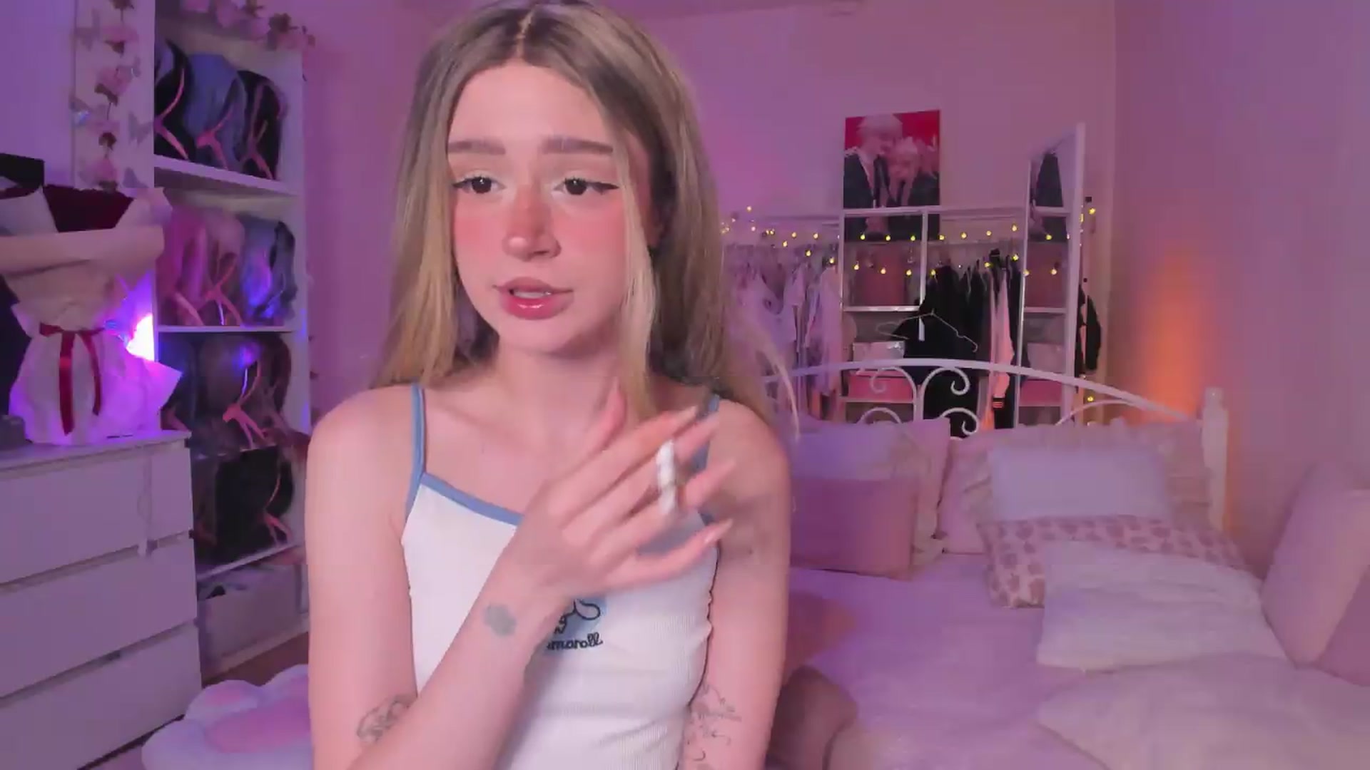 Gallery image thumbnail from AliceXsweeT's myfreecams stream on, 08/12/2026, 17:42 image 10 of 20