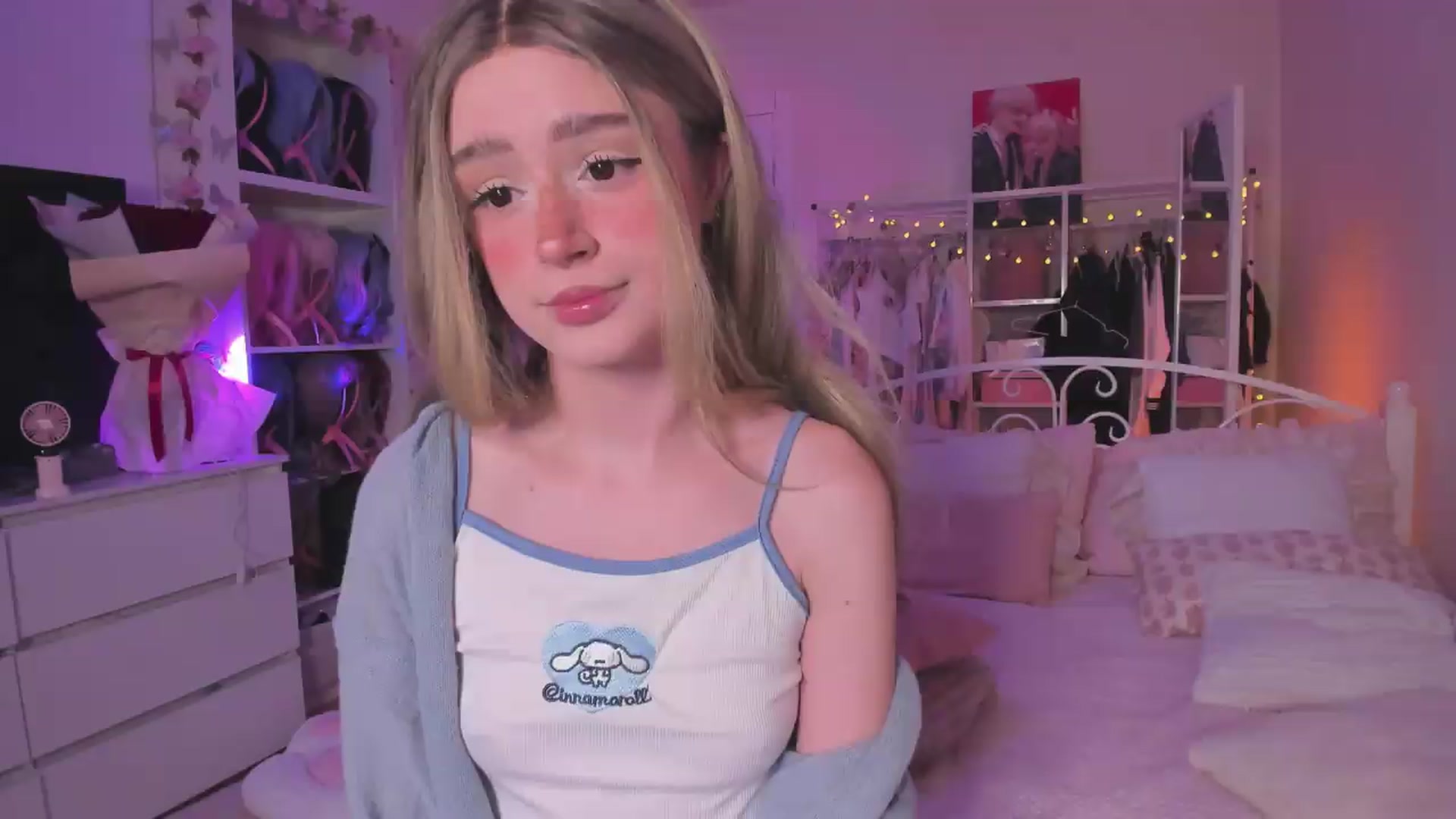 Gallery image thumbnail from AliceXsweeT's myfreecams stream on, 08/12/2026, 17:42 image 2 of 20