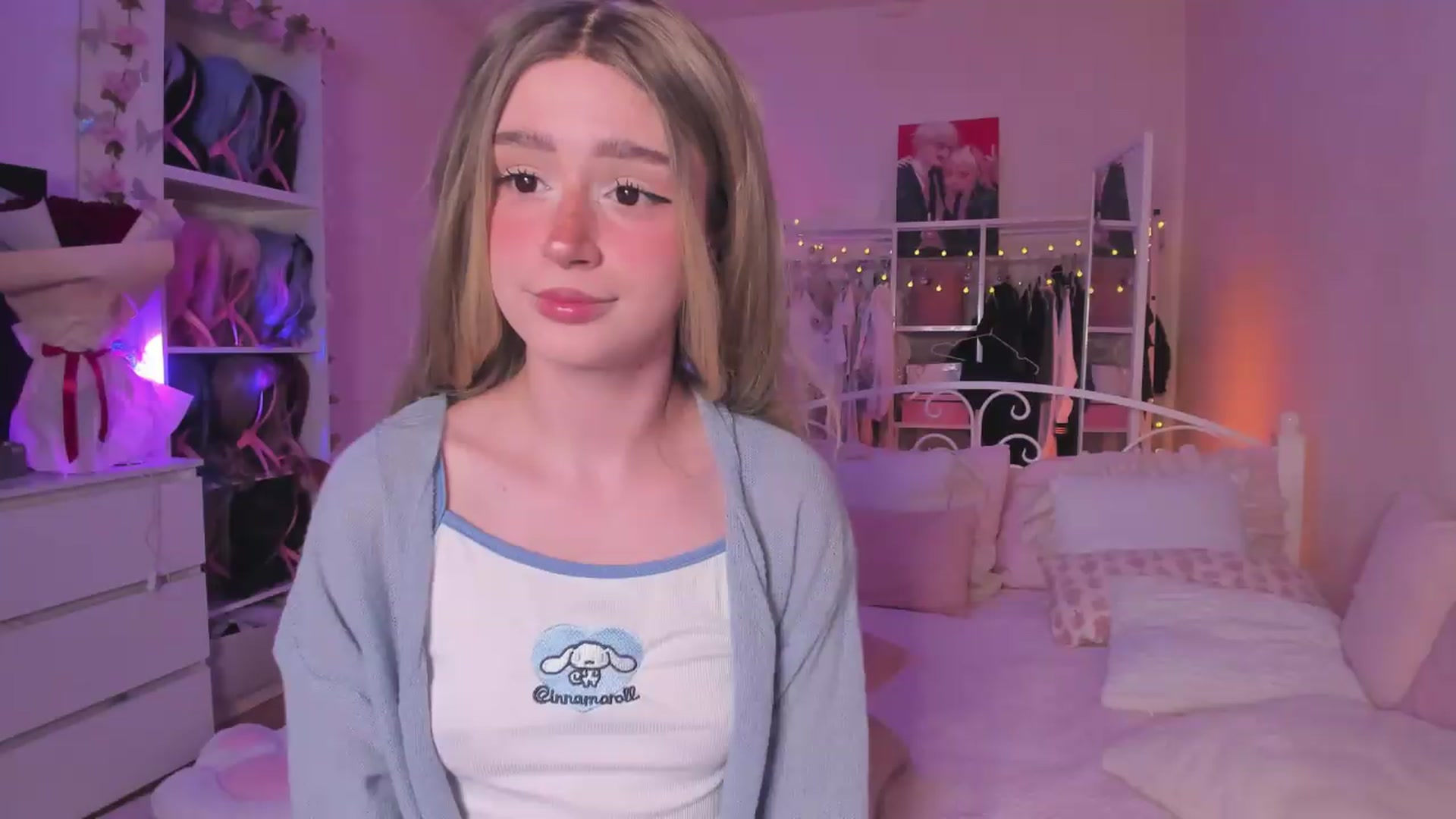 Gallery image thumbnail from AliceXsweeT's myfreecams stream on, 08/12/2026, 17:42 image 11 of 20