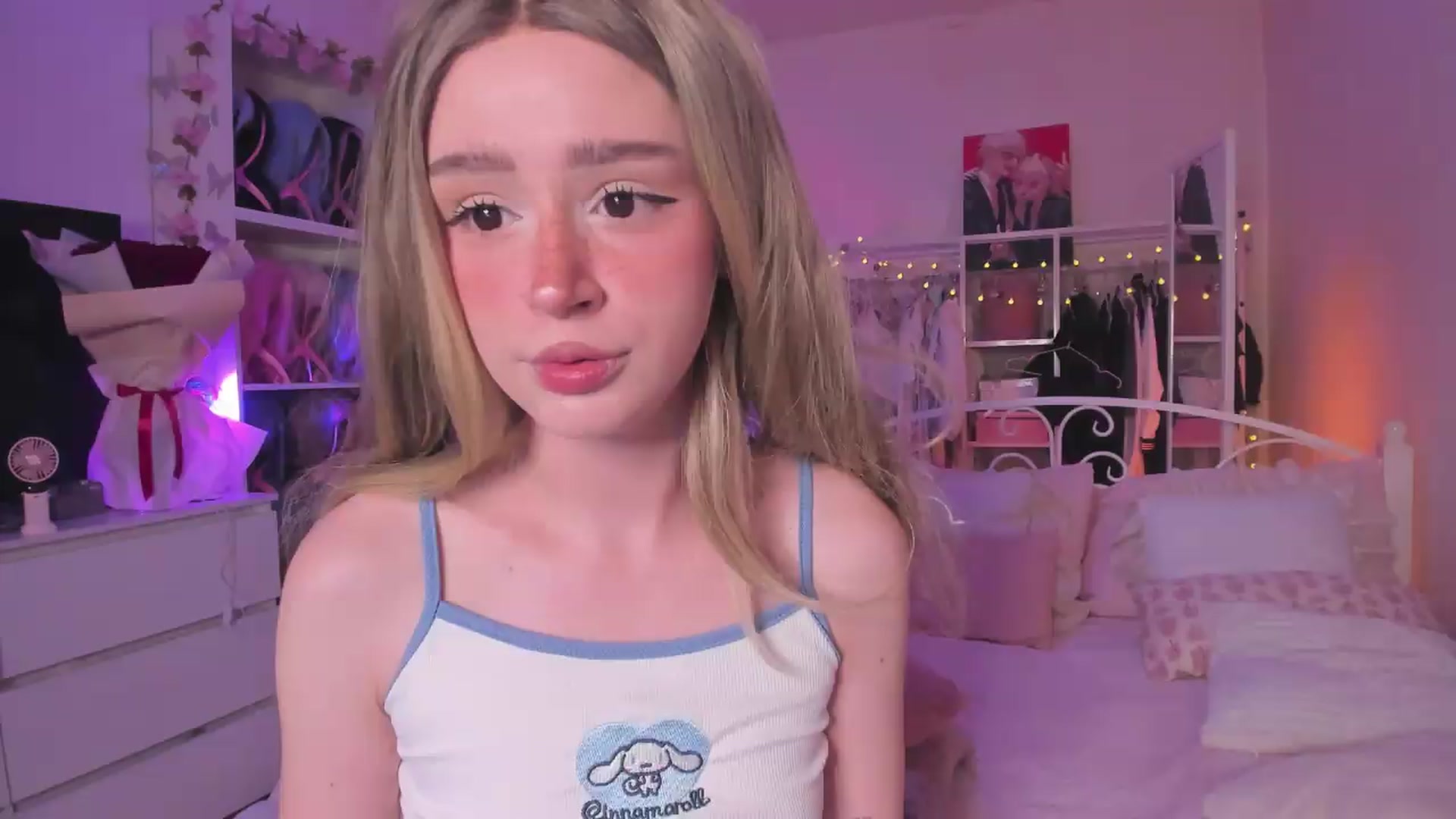 Gallery image thumbnail from AliceXsweeT's myfreecams stream on, 08/12/2026, 18:28 image 2 of 20