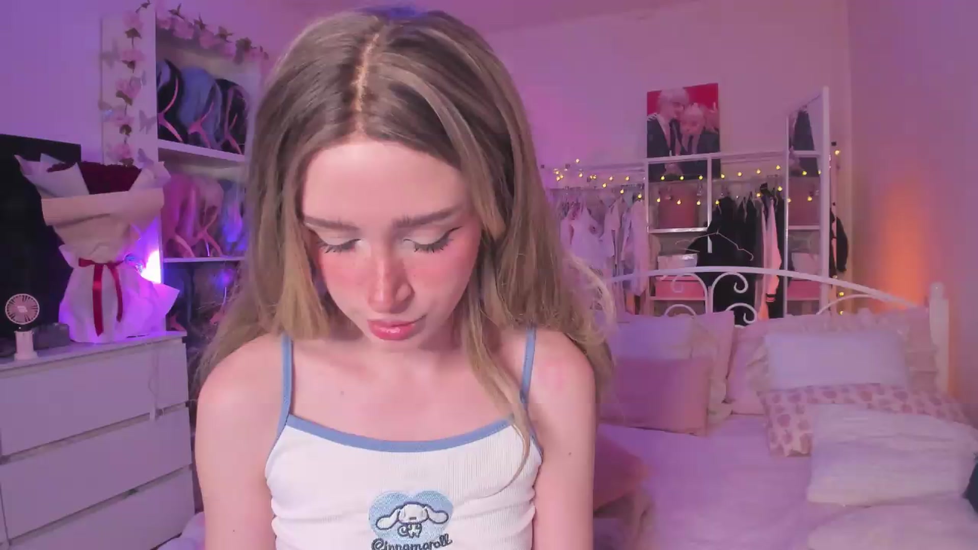 Gallery image thumbnail from AliceXsweeT's myfreecams stream on, 08/12/2026, 18:28 image 7 of 20