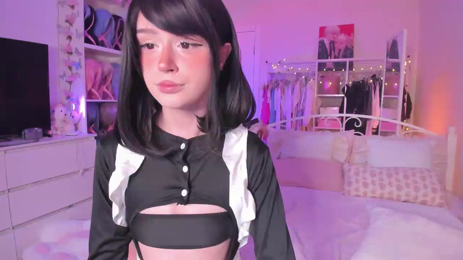 Gallery image thumbnail from AliceXsweeT's myfreecams stream on, 08/17/2026, 15:46 image 8 of 20