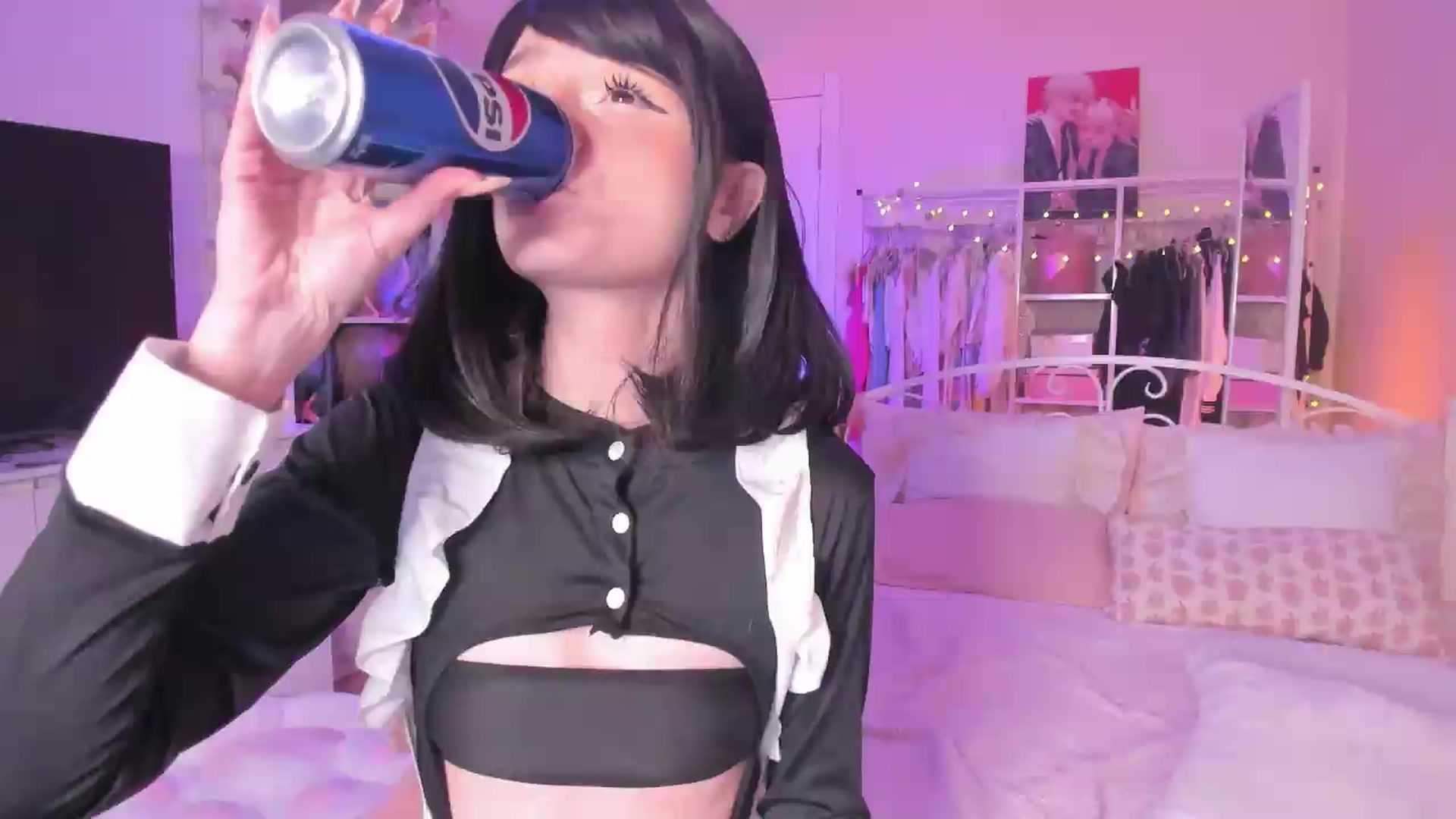 Gallery image thumbnail from AliceXsweeT's myfreecams stream on, 08/17/2026, 15:46 image 1 of 20