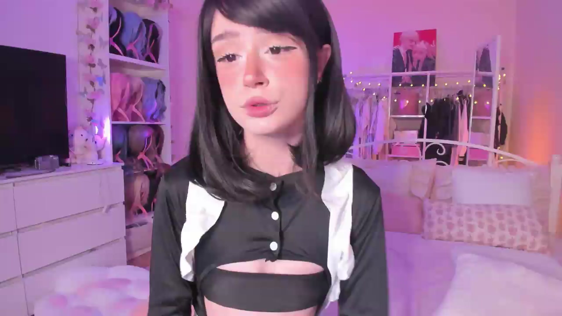 Gallery image thumbnail from AliceXsweeT's myfreecams stream on, 08/17/2026, 15:46 image 15 of 20