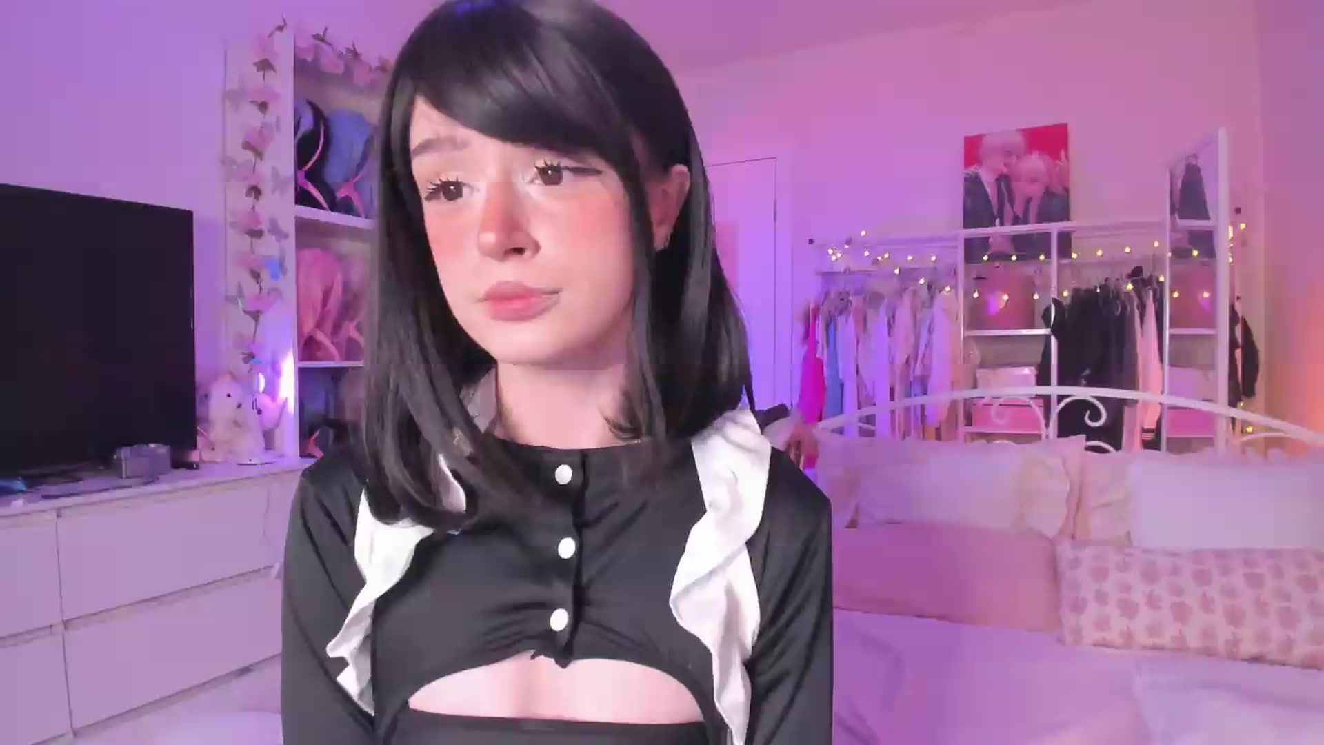 Gallery image thumbnail from AliceXsweeT's myfreecams stream on, 08/17/2026, 16:46 image 17 of 20