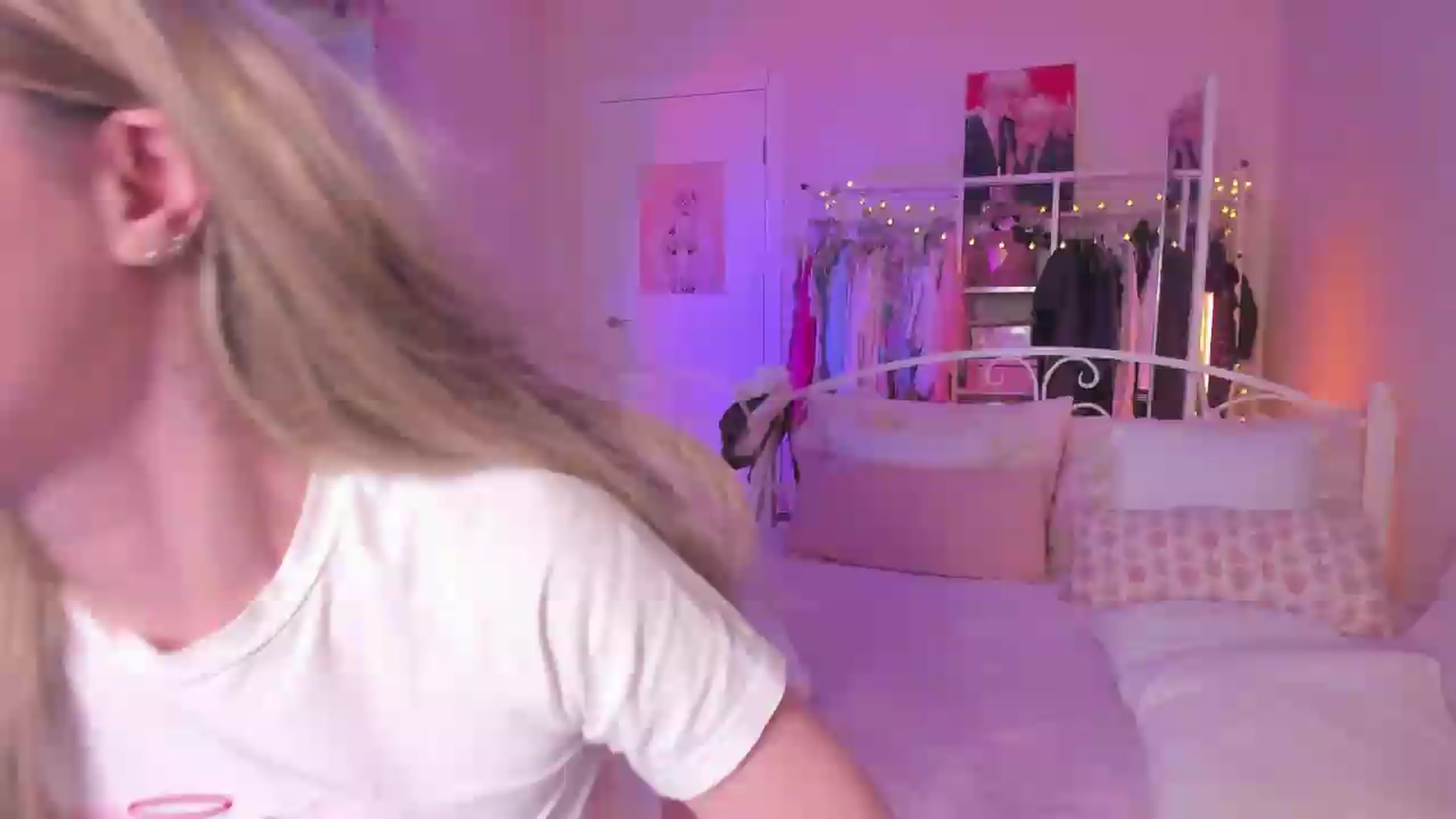 Gallery image thumbnail from AliceXsweeT's myfreecams stream on, 08/20/2026, 16:41 image 1 of 20