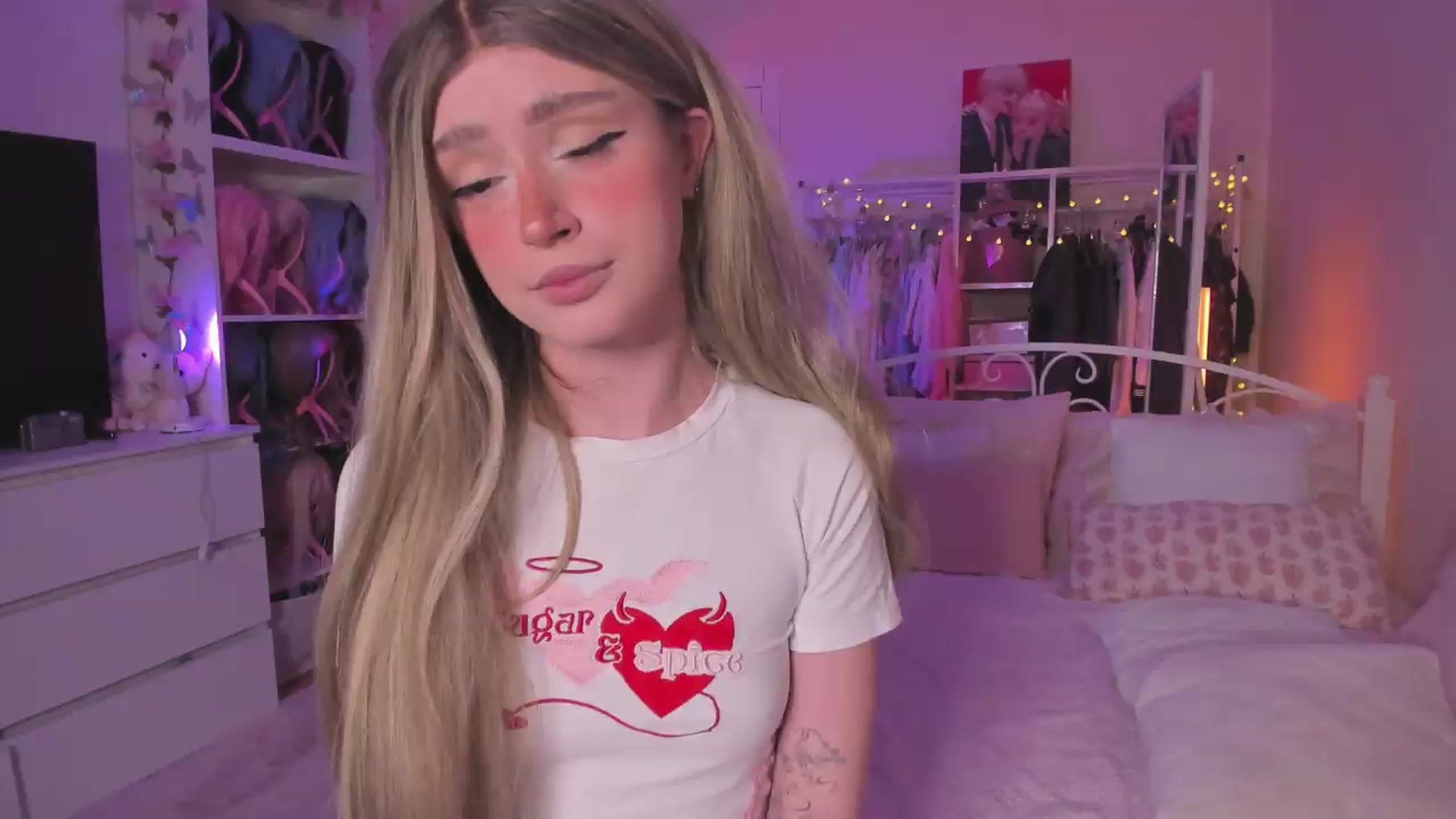 Gallery image thumbnail from AliceXsweeT's myfreecams stream on, 08/20/2026, 16:41 image 3 of 20