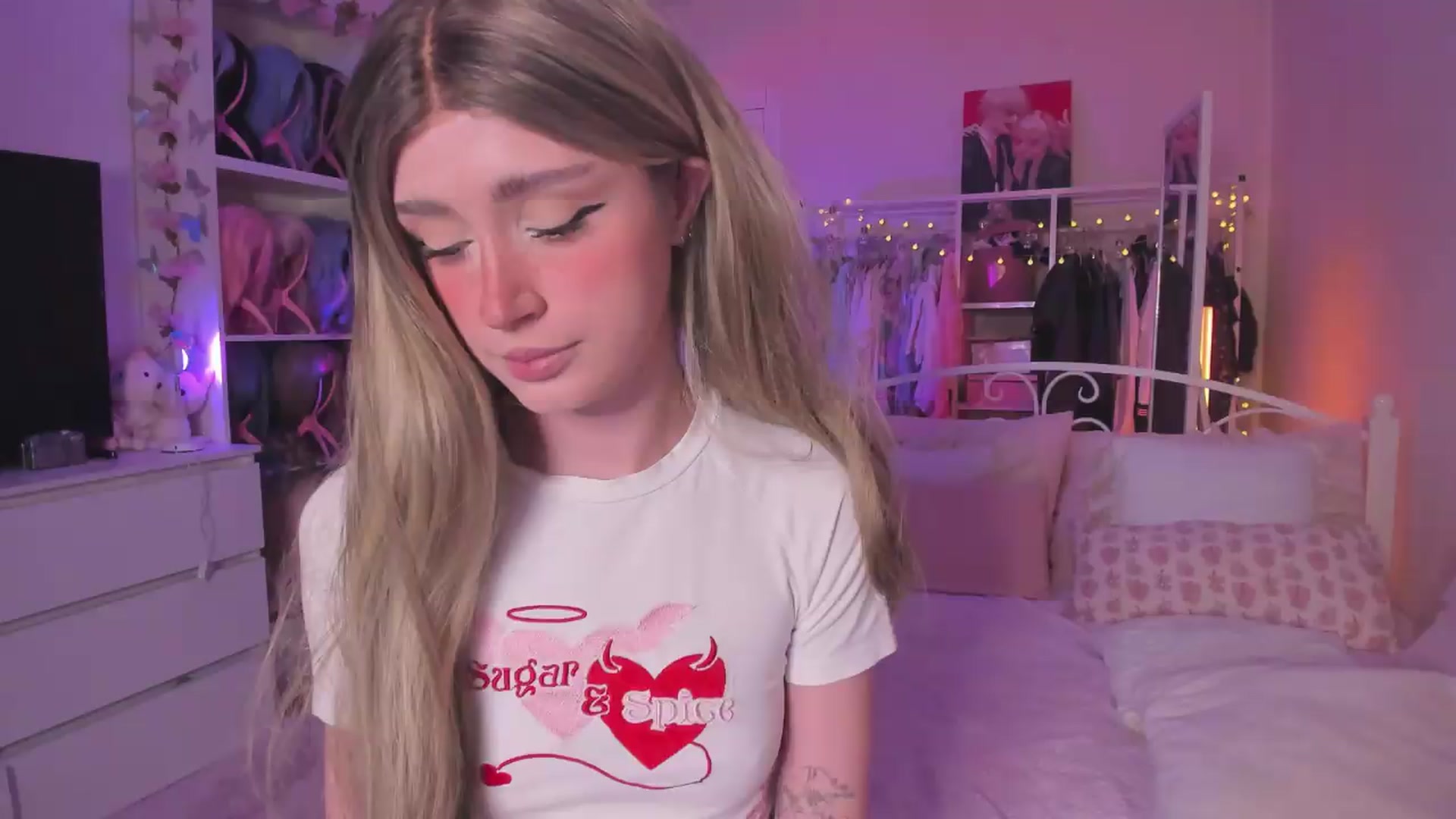 Gallery image thumbnail from AliceXsweeT's myfreecams stream on, 08/20/2026, 16:41 image 16 of 20