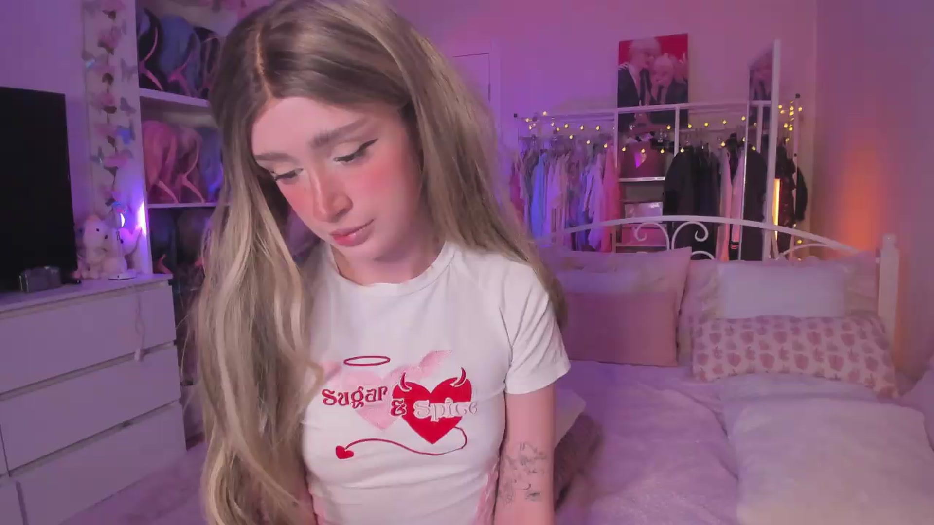 Gallery image thumbnail from AliceXsweeT's myfreecams stream on, 08/20/2026, 18:01 image 16 of 20