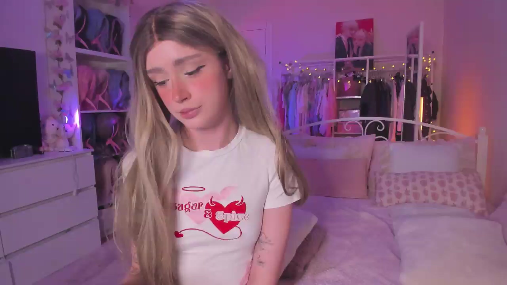 Gallery image thumbnail from AliceXsweeT's myfreecams stream on, 08/20/2026, 18:01 image 9 of 20