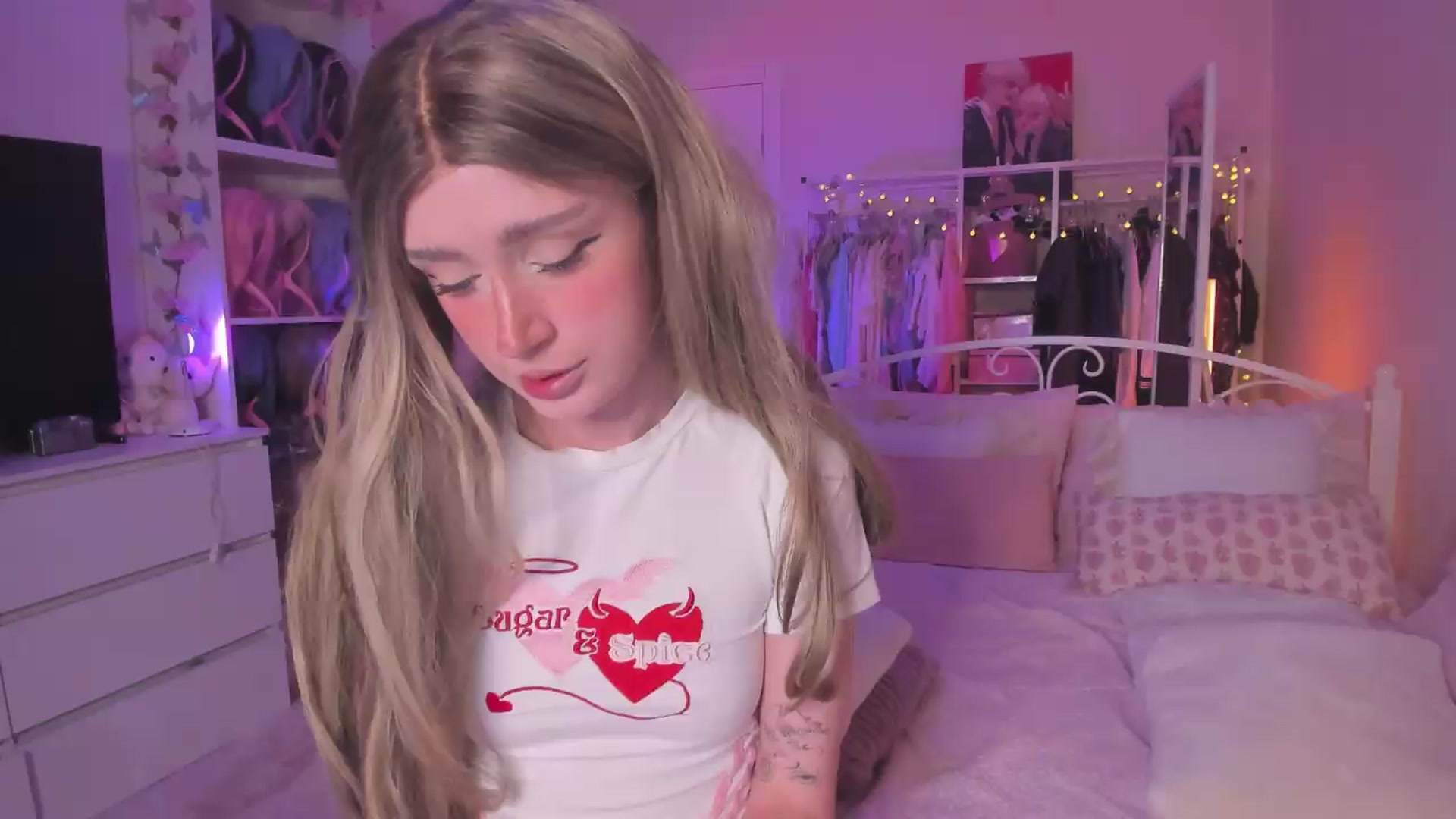 Gallery image thumbnail from AliceXsweeT's myfreecams stream on, 08/20/2026, 18:01 image 15 of 20