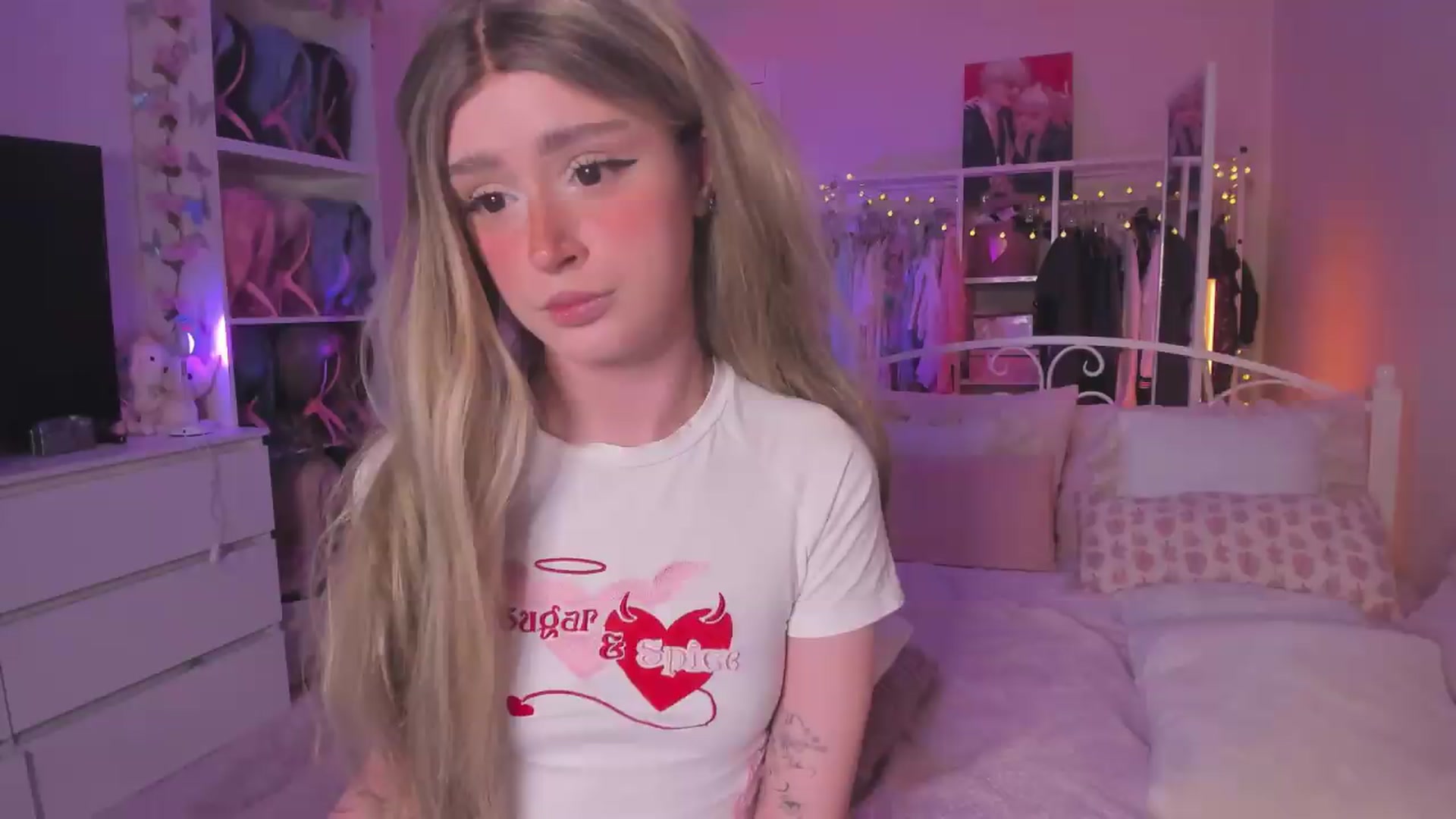 Gallery image thumbnail from AliceXsweeT's myfreecams stream on, 08/20/2026, 18:01 image 5 of 20