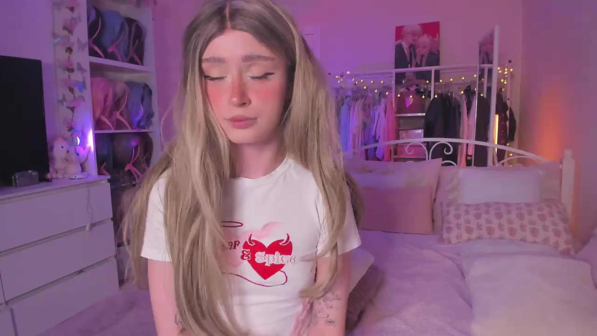 Gallery image thumbnail from AliceXsweeT's myfreecams stream on, 08/20/2026, 18:01 image 19 of 20