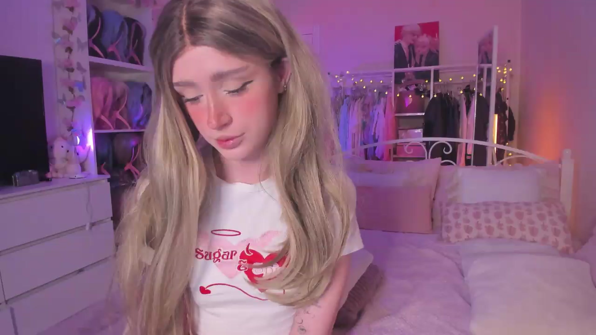 Gallery image thumbnail from AliceXsweeT's myfreecams stream on, 08/20/2026, 18:01 image 2 of 20