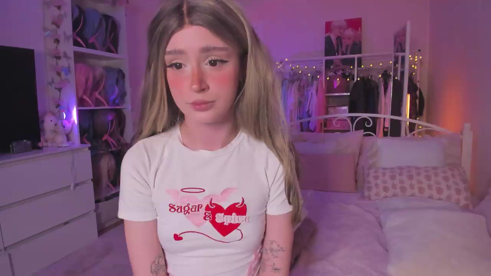 Gallery image thumbnail from AliceXsweeT's myfreecams stream on, 08/20/2026, 18:01 image 17 of 20