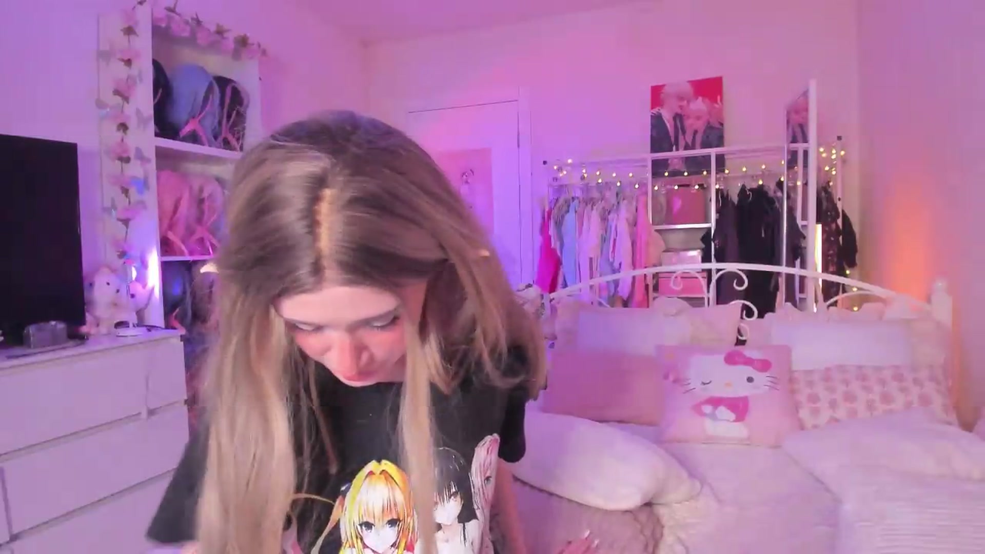 Gallery image thumbnail from AliceXsweeT's myfreecams stream on, 08/26/2026, 18:13 image 15 of 20
