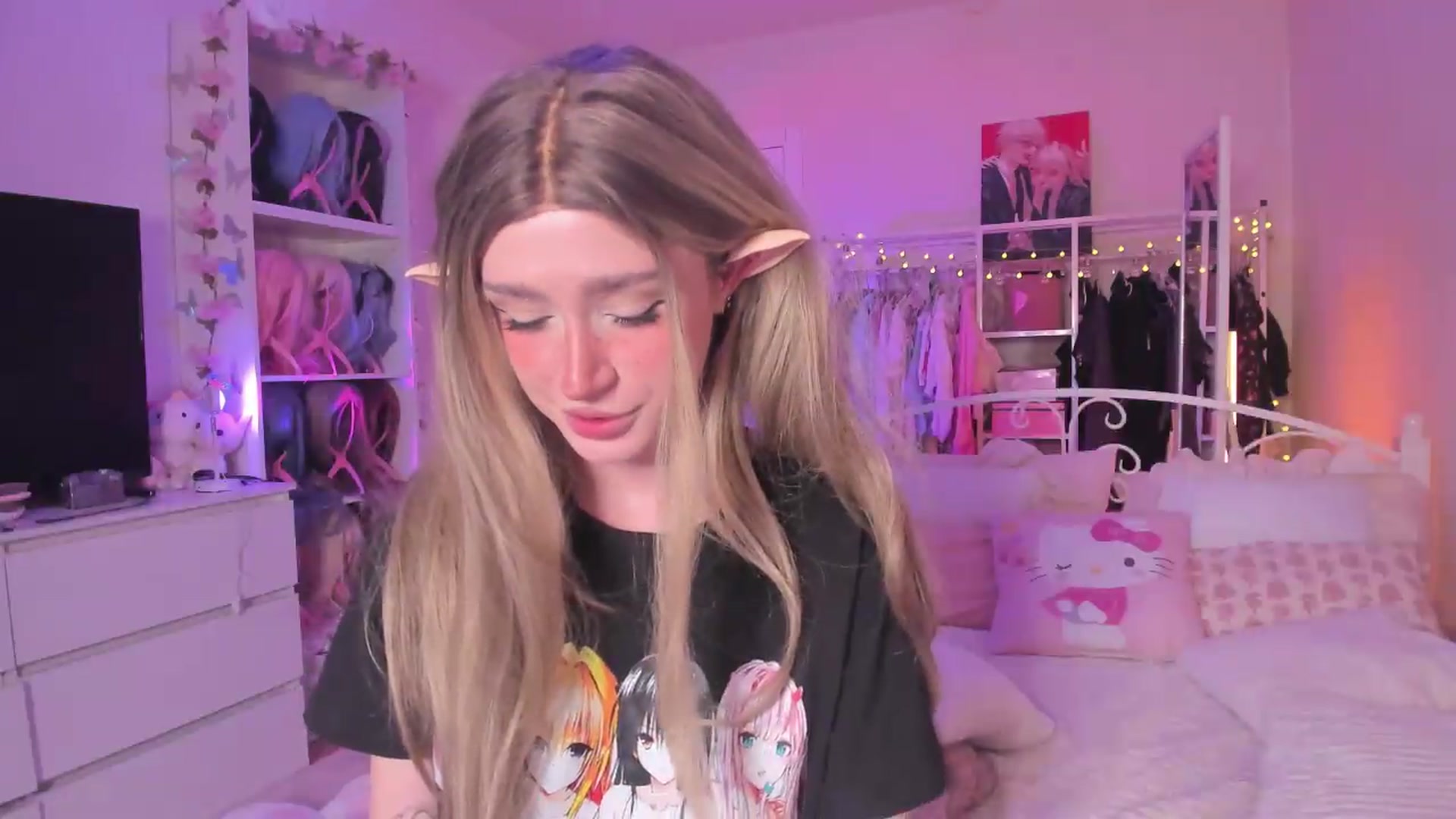 Gallery image thumbnail from AliceXsweeT's myfreecams stream on, 08/26/2026, 18:13 image 9 of 20