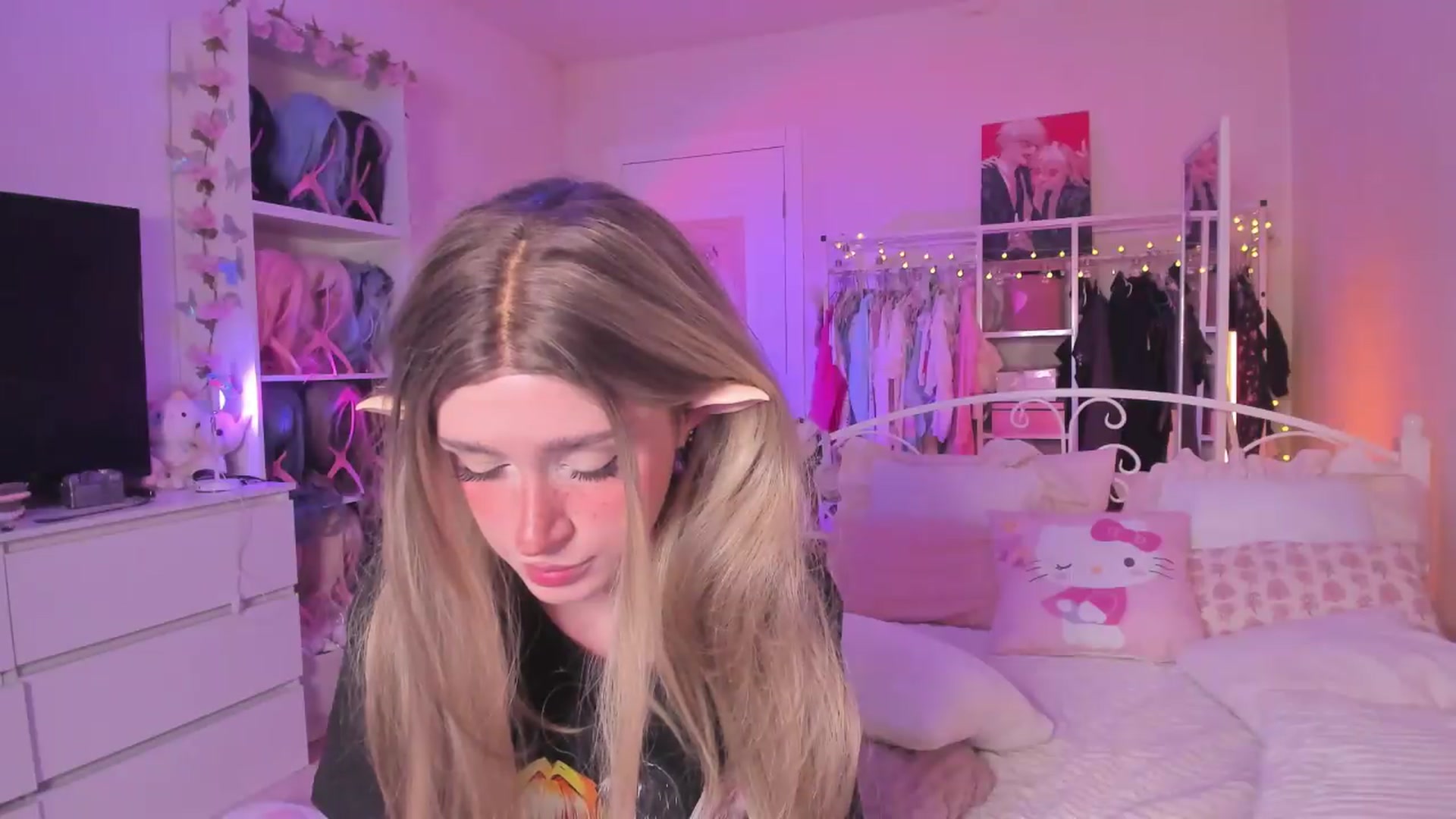 Gallery image thumbnail from AliceXsweeT's myfreecams stream on, 08/26/2026, 18:13 image 11 of 20