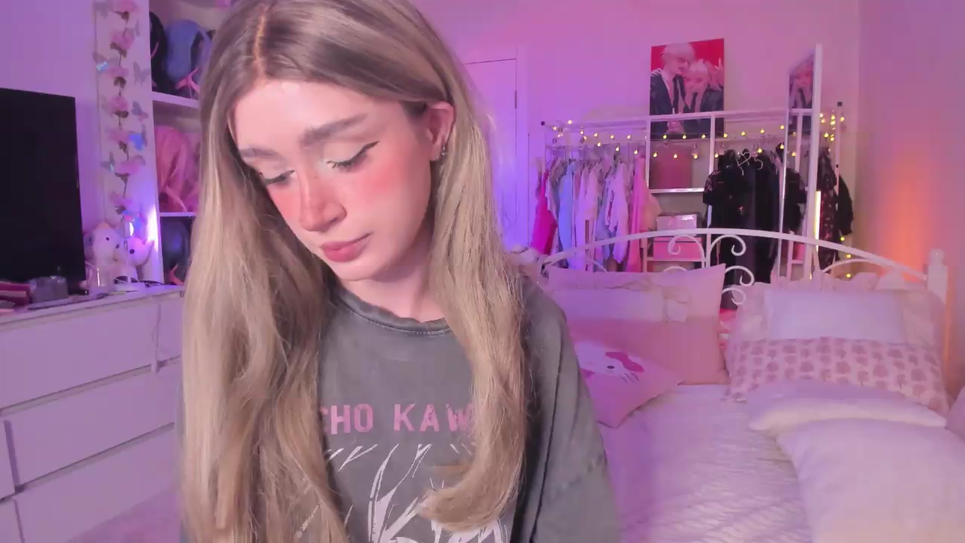 Gallery image thumbnail from AliceXsweeT's myfreecams stream on, 08/27/2026, 17:58 image 7 of 20