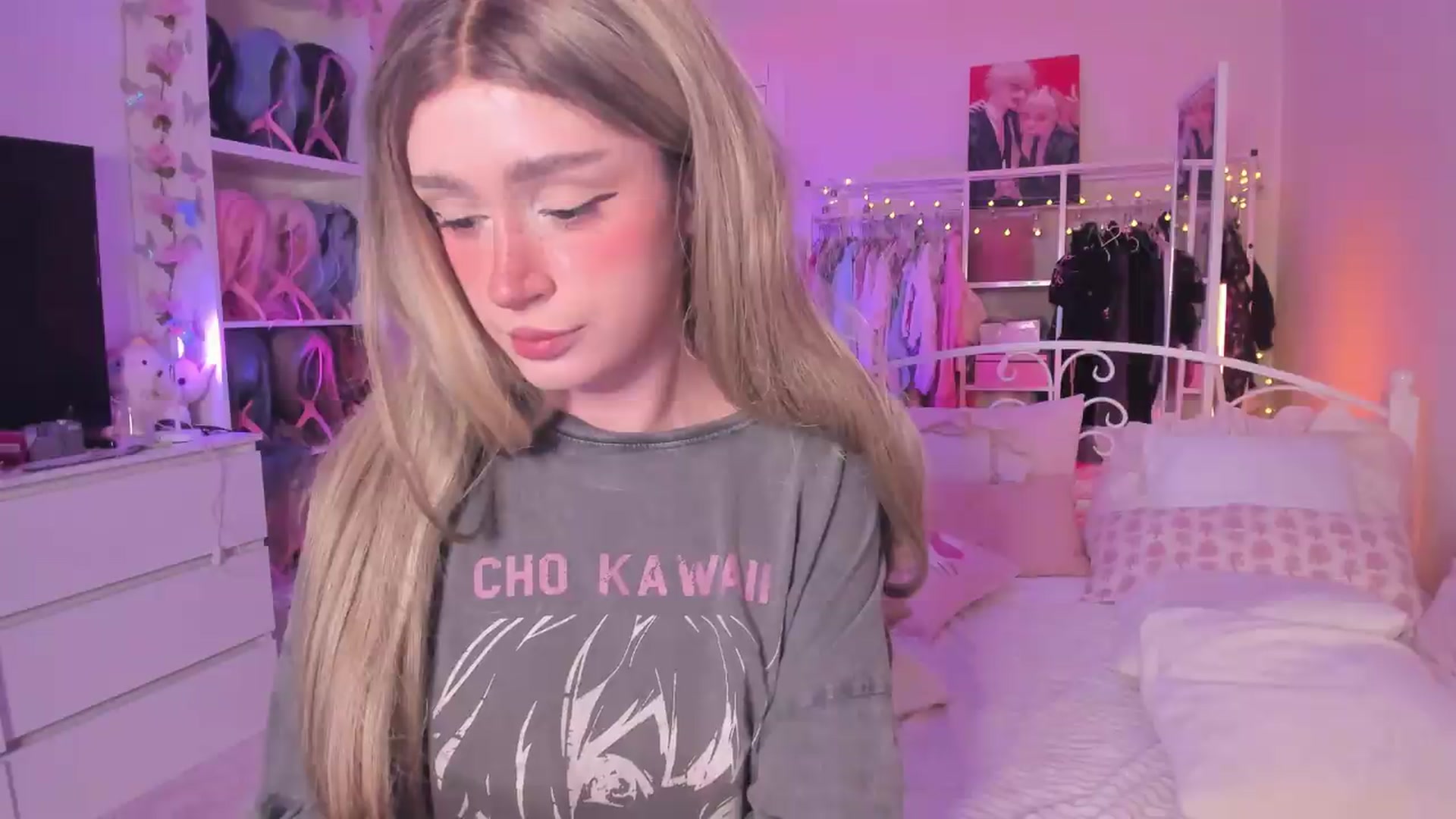 Gallery image thumbnail from AliceXsweeT's myfreecams stream on, 08/27/2026, 17:58 image 15 of 20