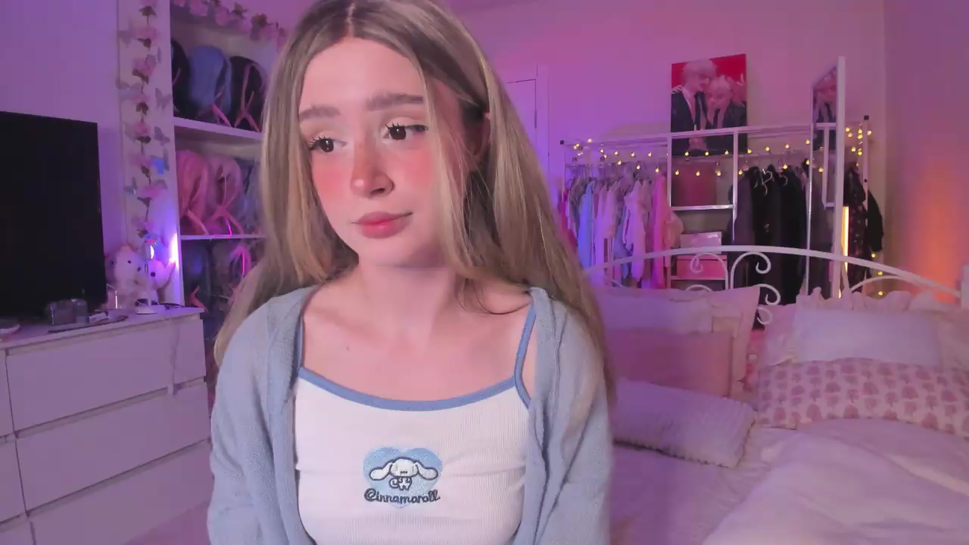 Gallery image thumbnail from AliceXsweeT's myfreecams stream on, 08/28/2026, 18:07 image 3 of 20
