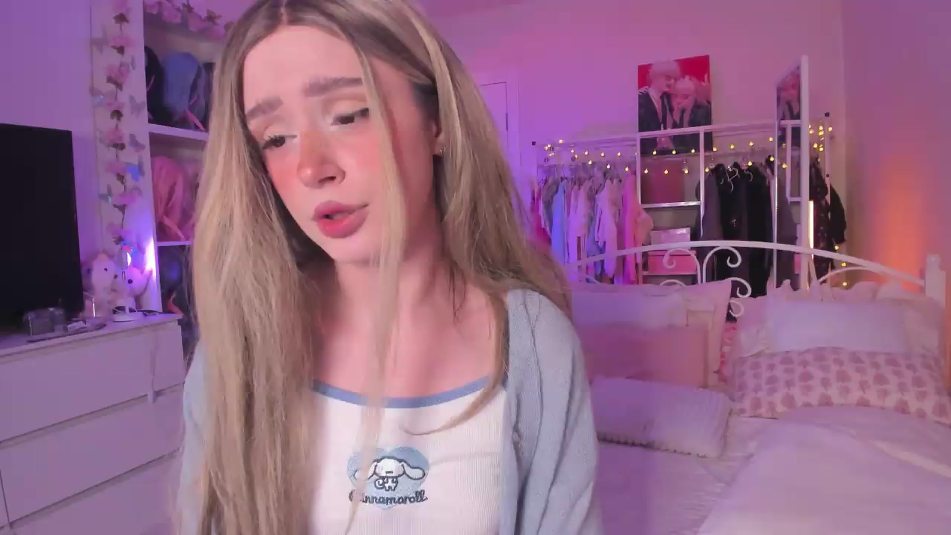 Gallery image thumbnail from AliceXsweeT's myfreecams stream on, 08/28/2026, 18:07 image 13 of 20