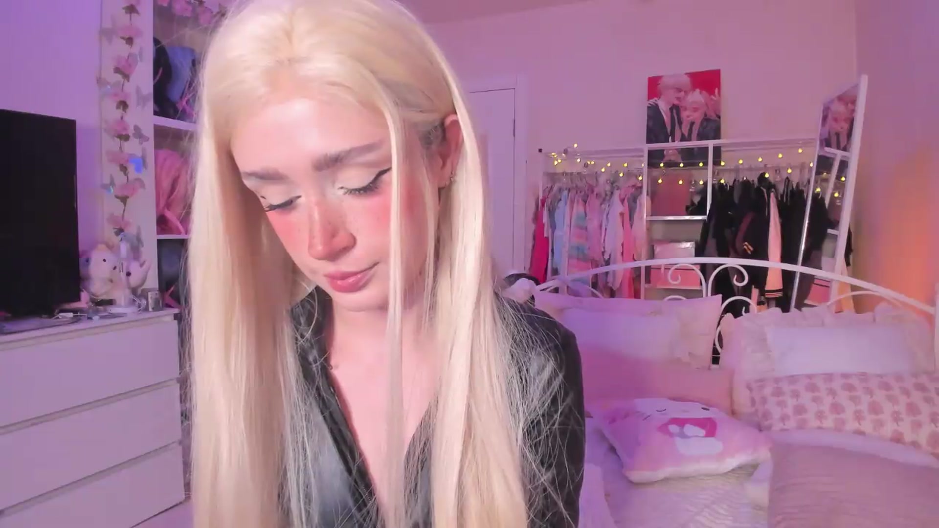 Gallery image thumbnail from AliceXsweeT's myfreecams stream on, 09/06/2026, 17:56 image 20 of 20