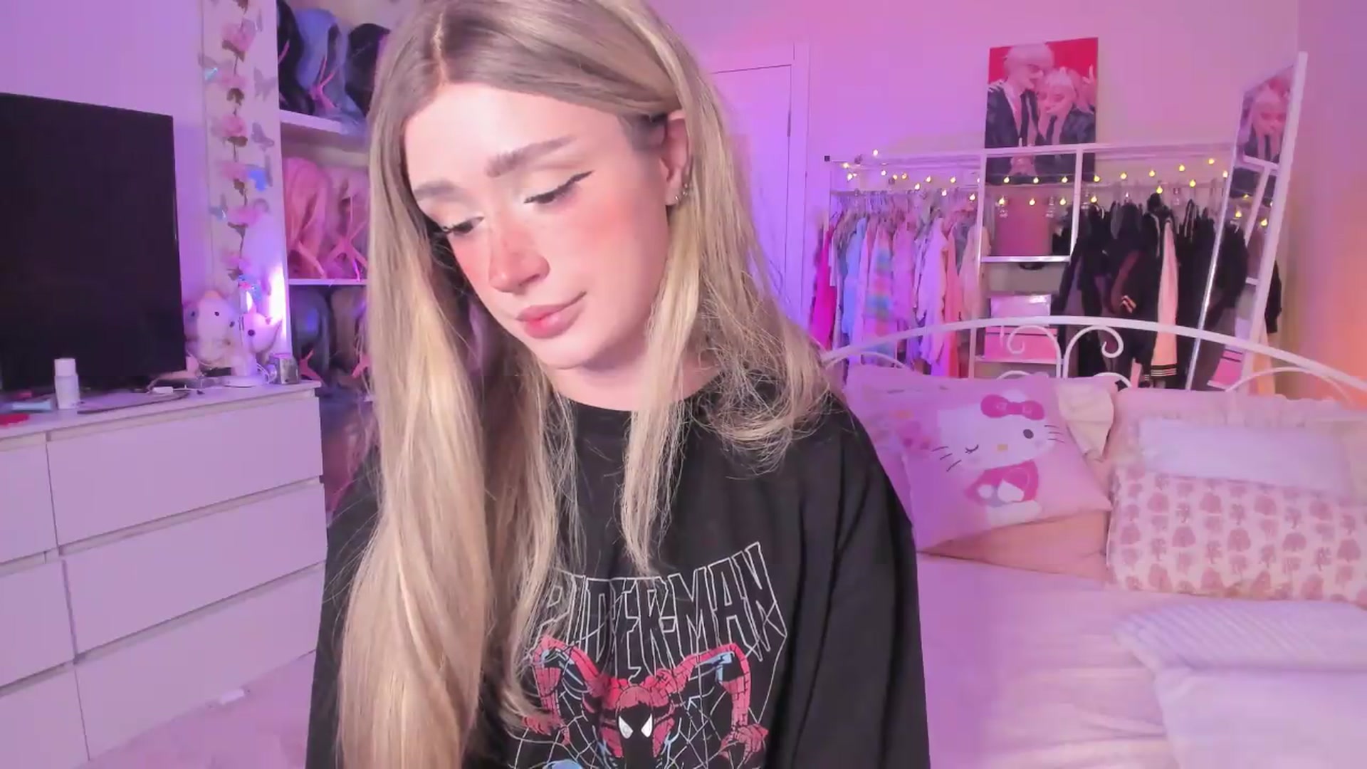 Gallery image thumbnail from AliceXsweeT's myfreecams stream on, 09/07/2026, 16:12 image 8 of 20