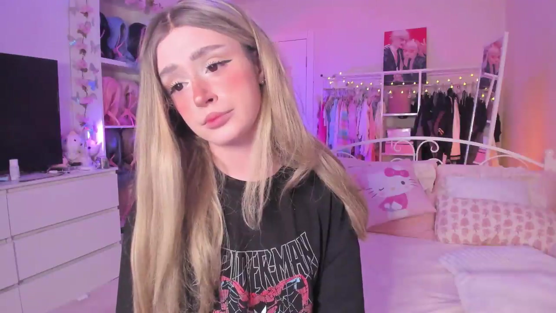 Gallery image thumbnail from AliceXsweeT's myfreecams stream on, 09/07/2026, 16:12 image 16 of 20