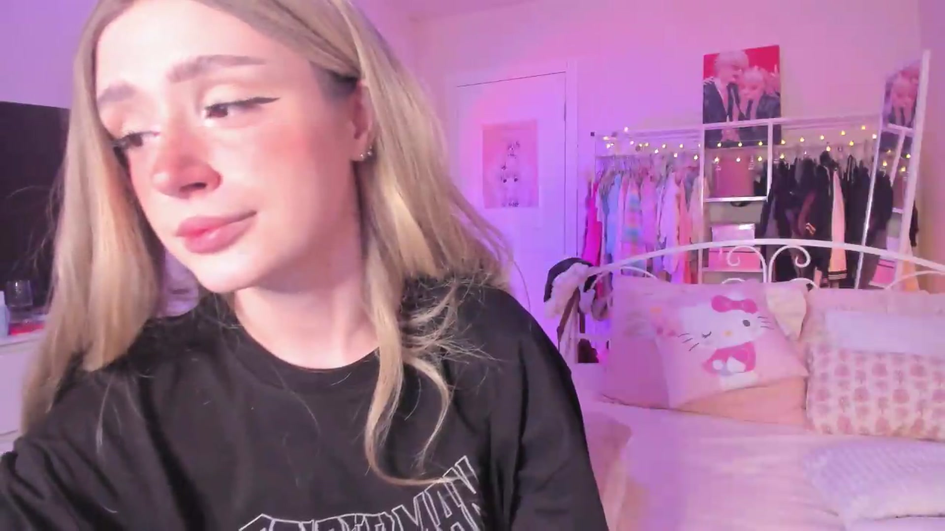 Gallery image thumbnail from AliceXsweeT's myfreecams stream on, 09/07/2026, 16:47 image 18 of 20