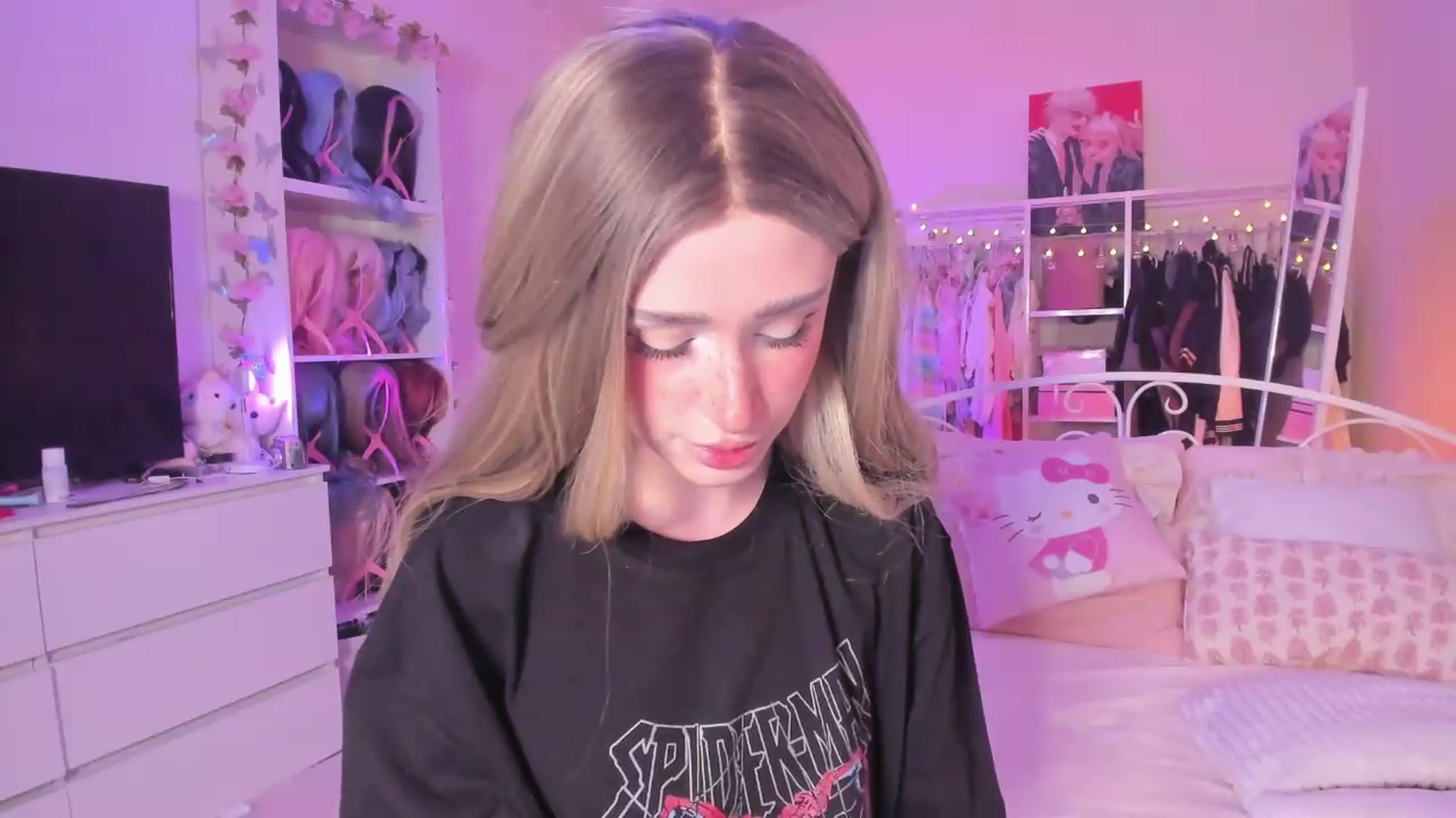 Gallery image thumbnail from AliceXsweeT's myfreecams stream on, 09/07/2026, 16:47 image 8 of 20