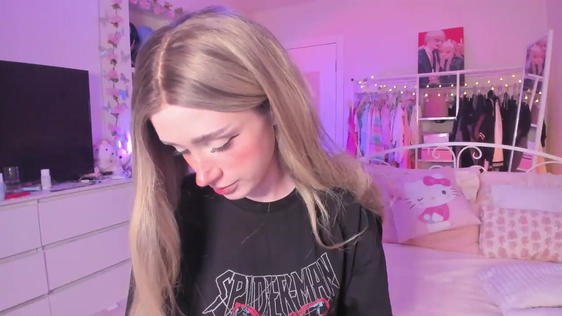 Gallery image thumbnail from AliceXsweeT's myfreecams stream on, 09/07/2026, 16:47 image 15 of 20