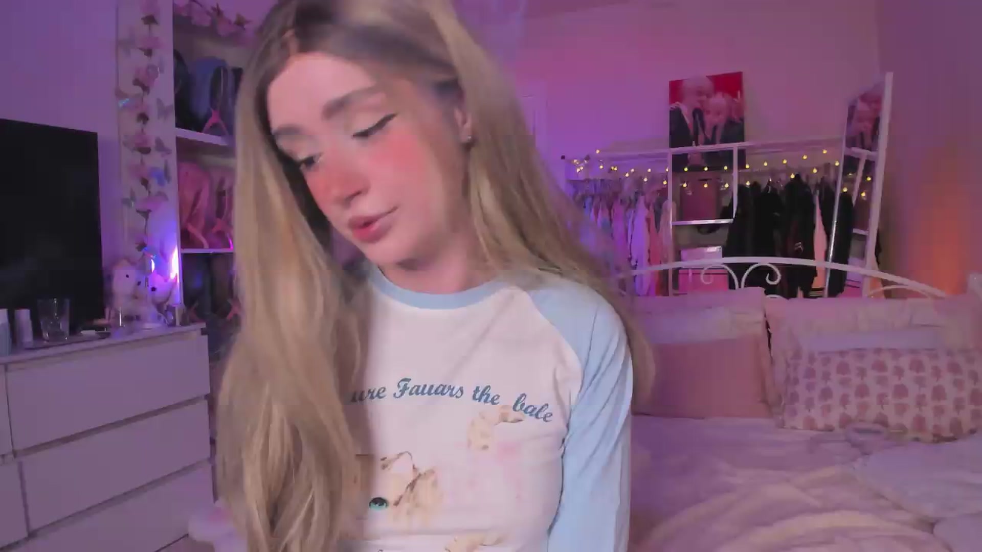 Gallery image thumbnail from AliceXsweeT's myfreecams stream on, 09/10/2026, 16:15 image 3 of 20