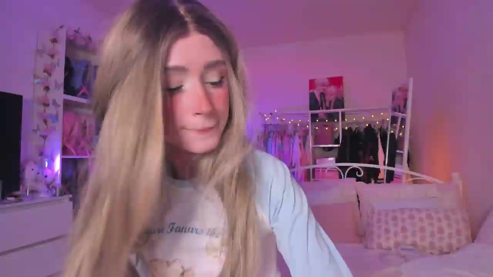 Gallery image thumbnail from AliceXsweeT's myfreecams stream on, 09/10/2026, 17:23 image 6 of 20