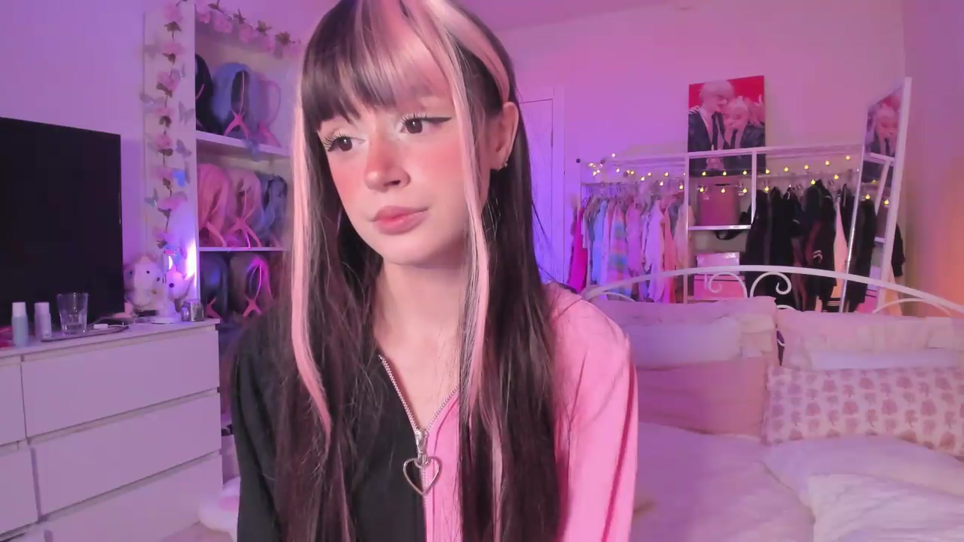 Gallery image thumbnail from AliceXsweeT's myfreecams stream on, 09/11/2026, 18:08 image 12 of 20