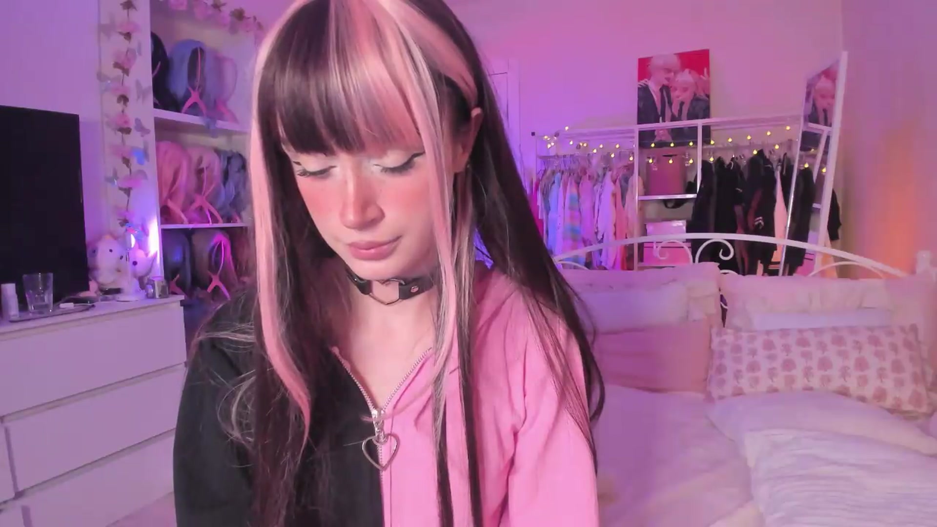 Gallery image thumbnail from AliceXsweeT's myfreecams stream on, 09/11/2026, 18:08 image 9 of 20