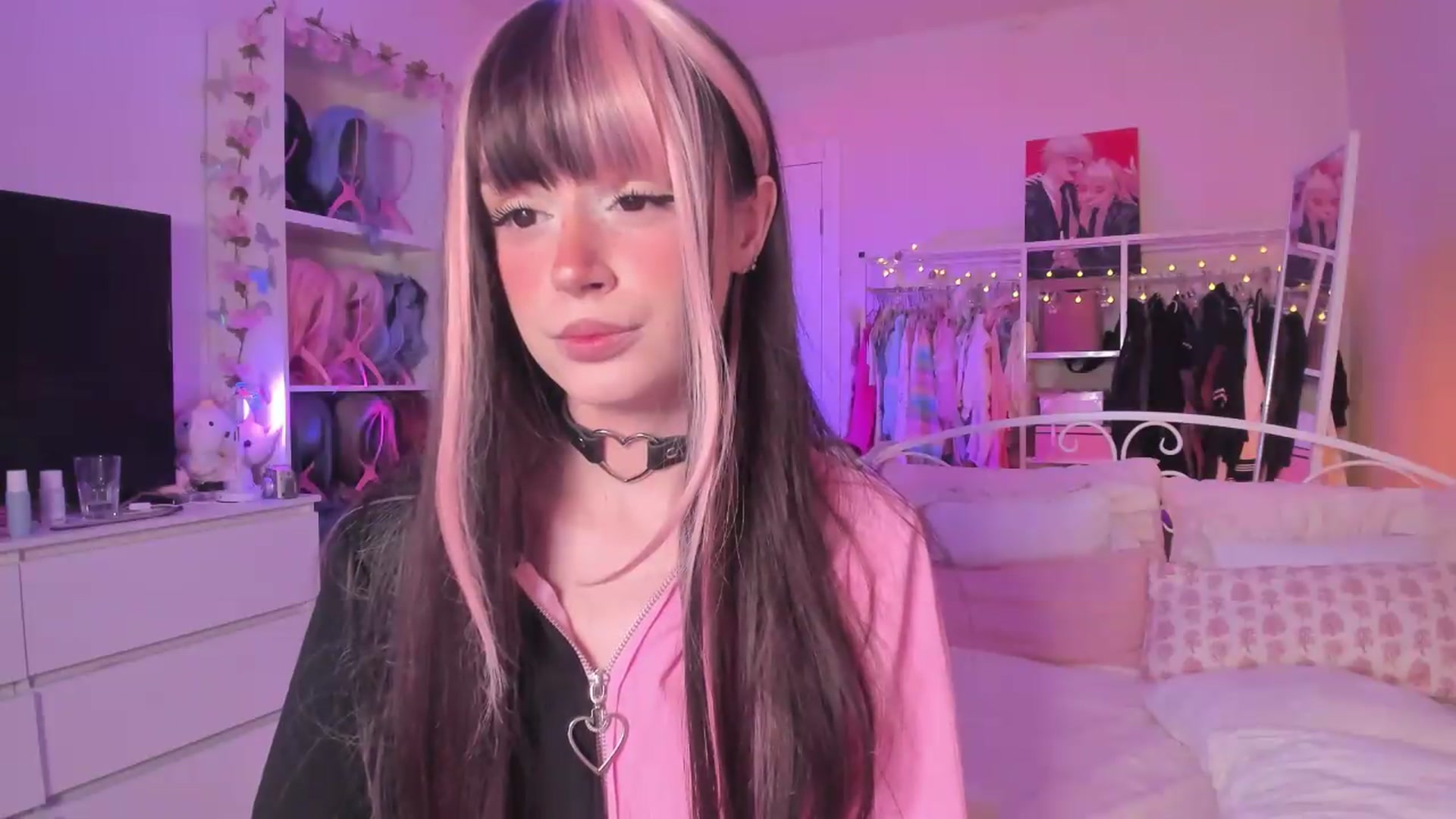 Gallery image thumbnail from AliceXsweeT's myfreecams stream on, 09/11/2026, 18:08 image 7 of 20