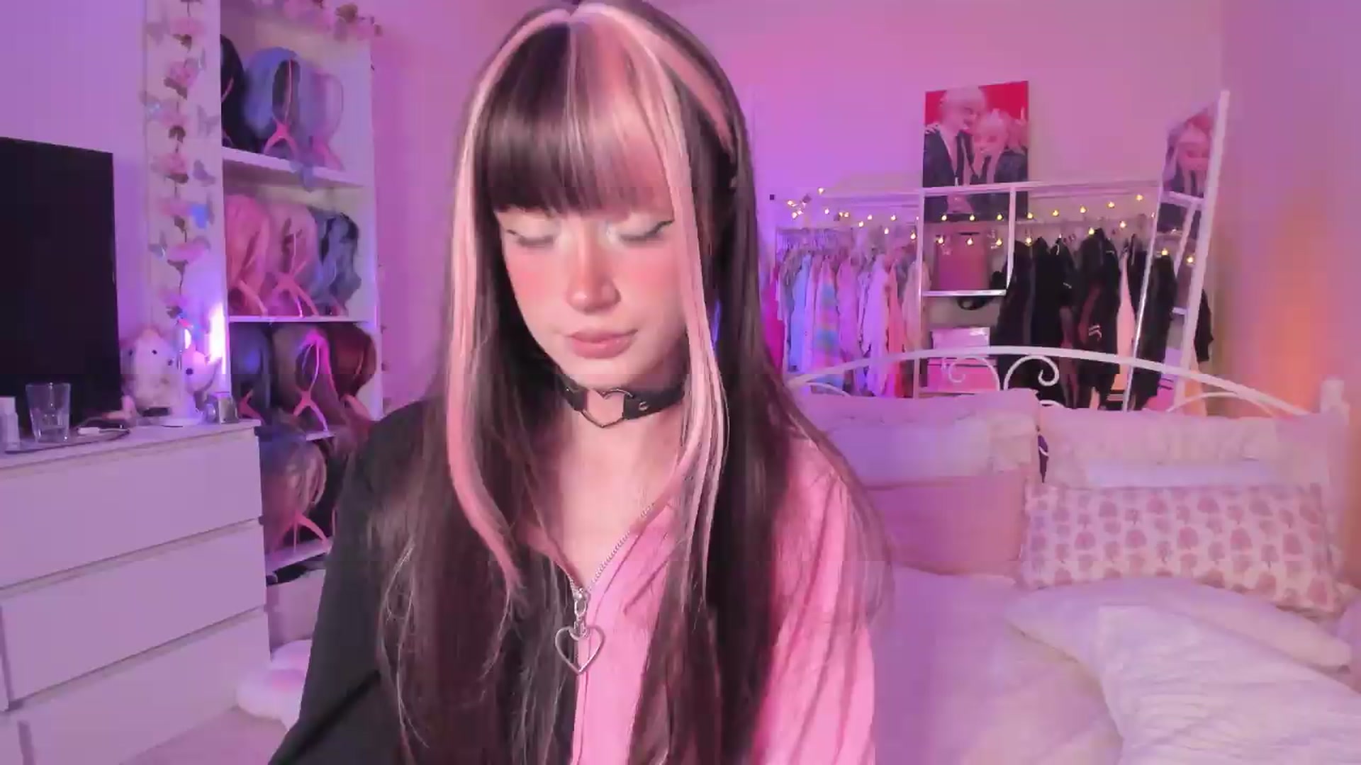 Gallery image thumbnail from AliceXsweeT's myfreecams stream on, 09/11/2026, 18:08 image 3 of 20