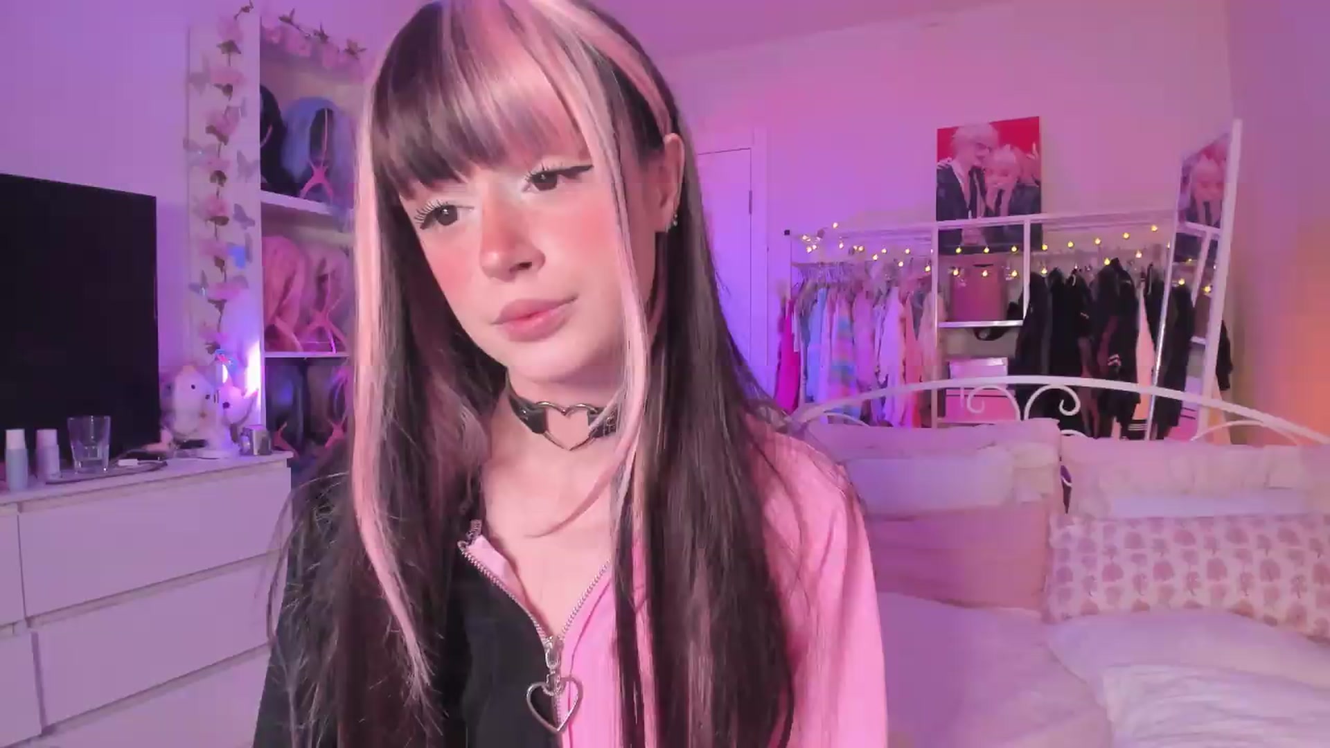 Gallery image thumbnail from AliceXsweeT's myfreecams stream on, 09/11/2026, 18:08 image 6 of 20