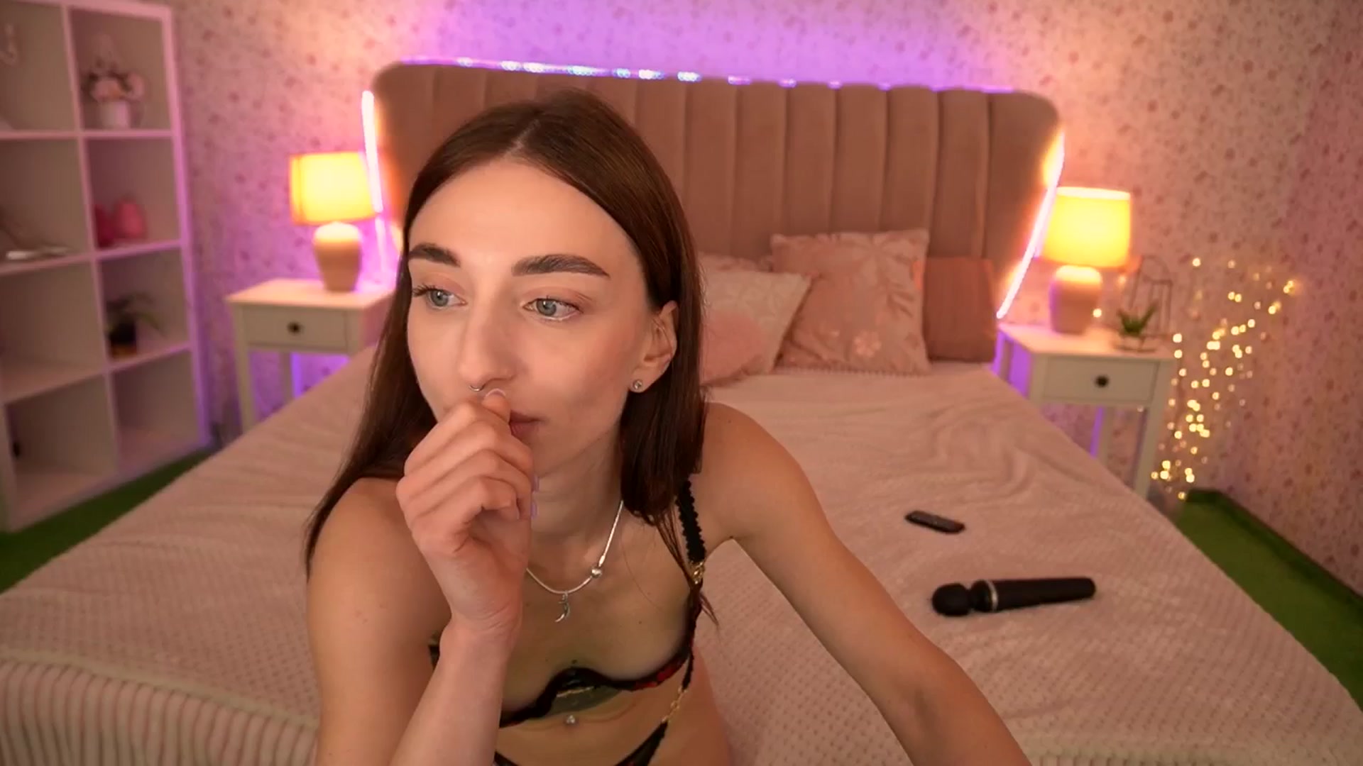 Gallery image thumbnail from Alice_Arwen_'s myfreecams stream on, 12/09/2024, 11:40 image 6 of 20