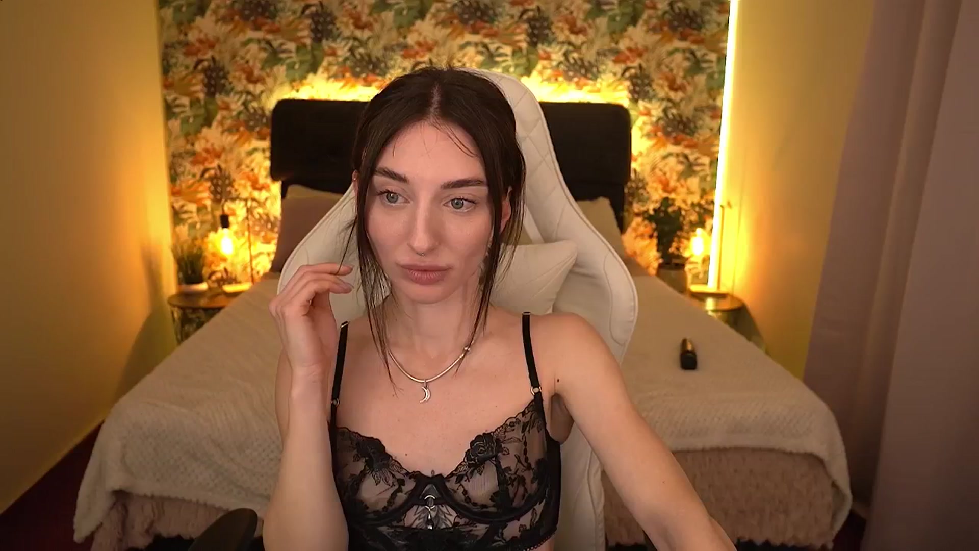 Gallery image thumbnail from Alice_Arwen_'s myfreecams stream on, 12/11/2024, 14:52 image 7 of 20