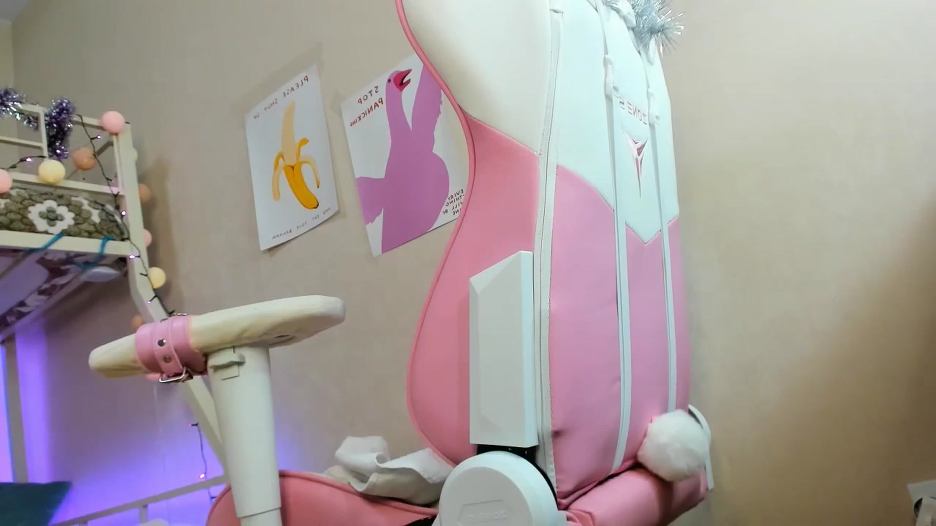 Gallery image thumbnail from Alice_Chery's myfreecams stream on, 12/26/2023, 10:32 image 4 of 20