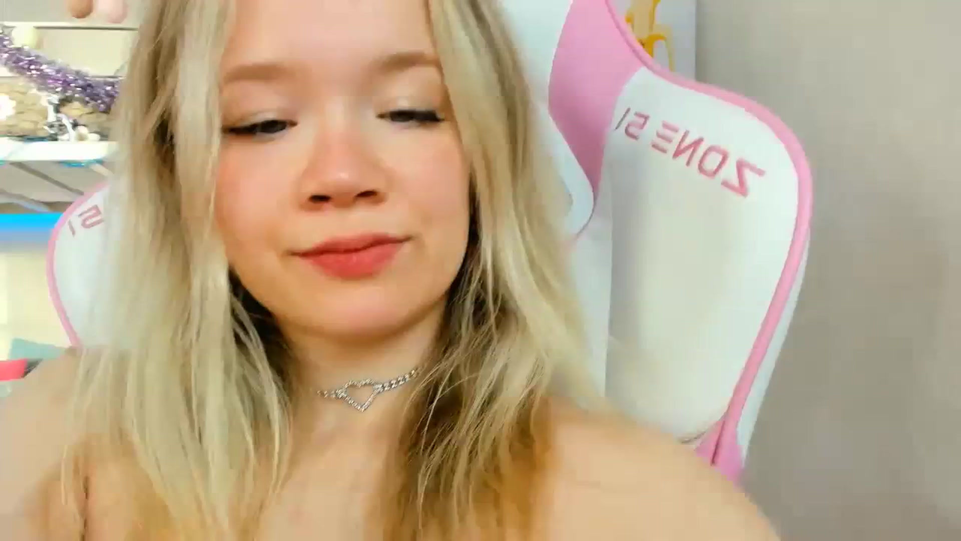Gallery image thumbnail from Alice_Chery's myfreecams stream on, 01/02/2024, 09:49 image 6 of 20