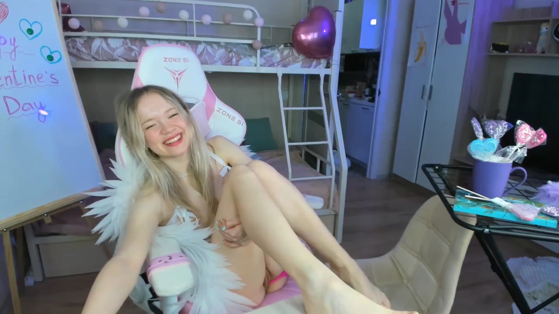 Gallery image thumbnail from Alice_Chery's myfreecams stream on, 02/14/2024, 11:24 image 12 of 20