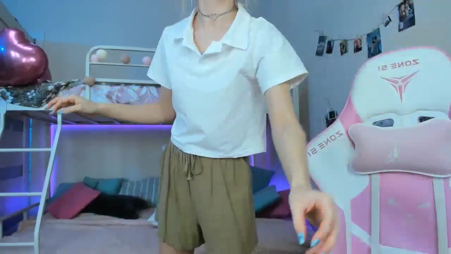 Gallery image thumbnail from Alice_Chery's myfreecams stream on, 03/20/2024, 09:30 image 19 of 20